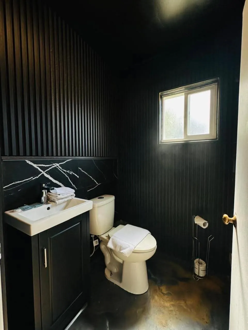 Shower in Sage Hills Motel