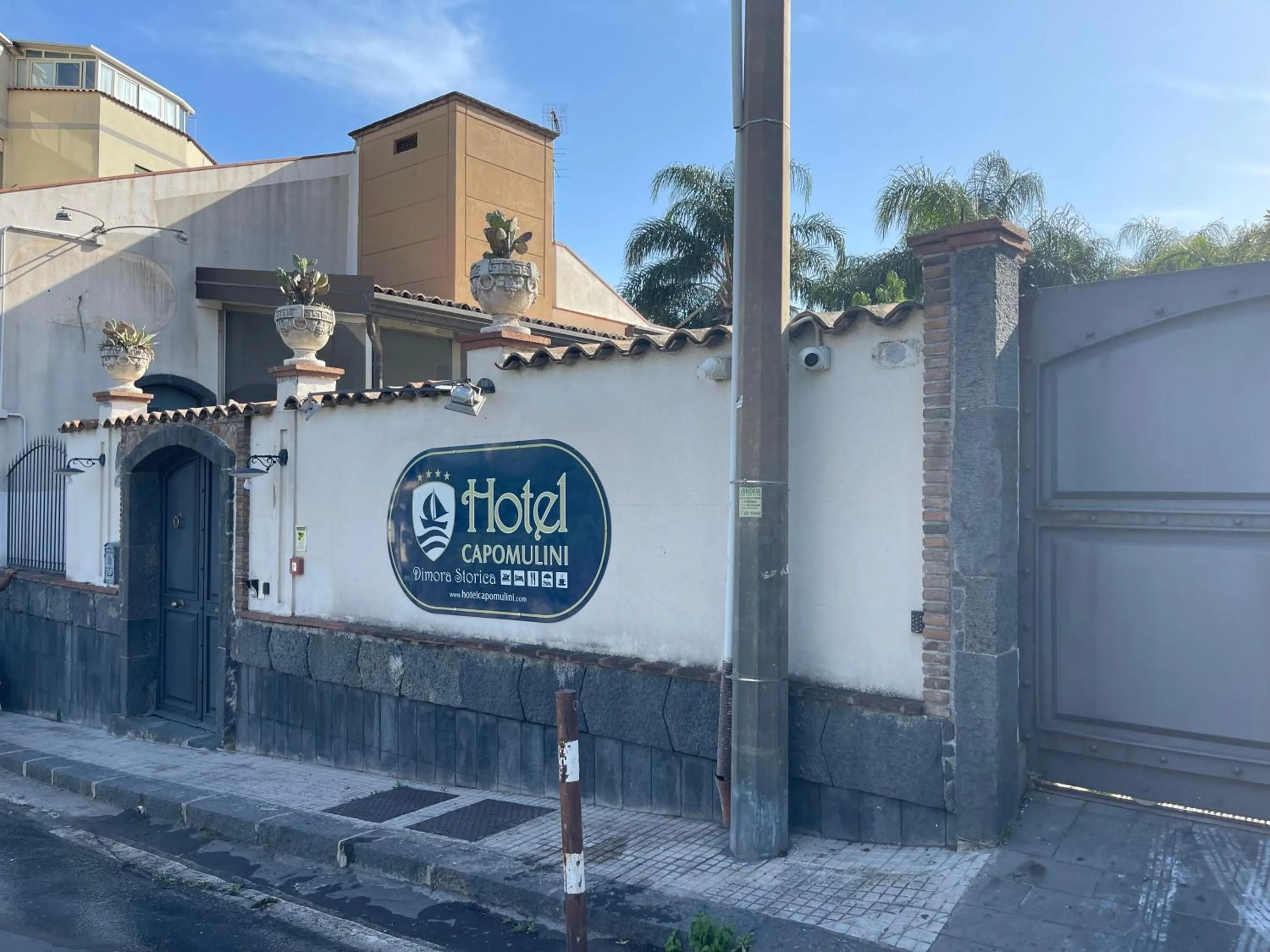 Property building in Hotel Capomulini 3 Stelle