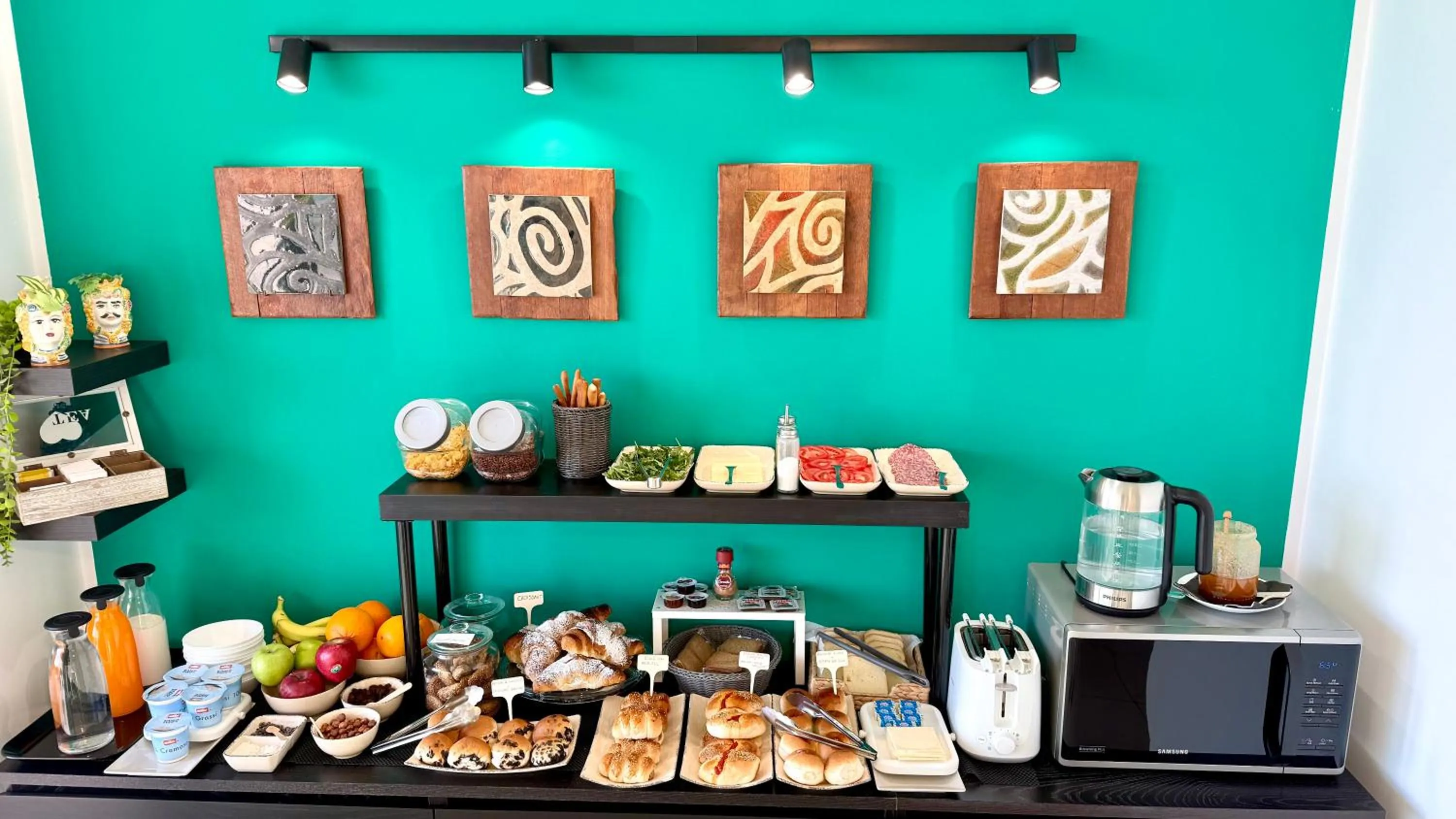 Food and drinks in Location10