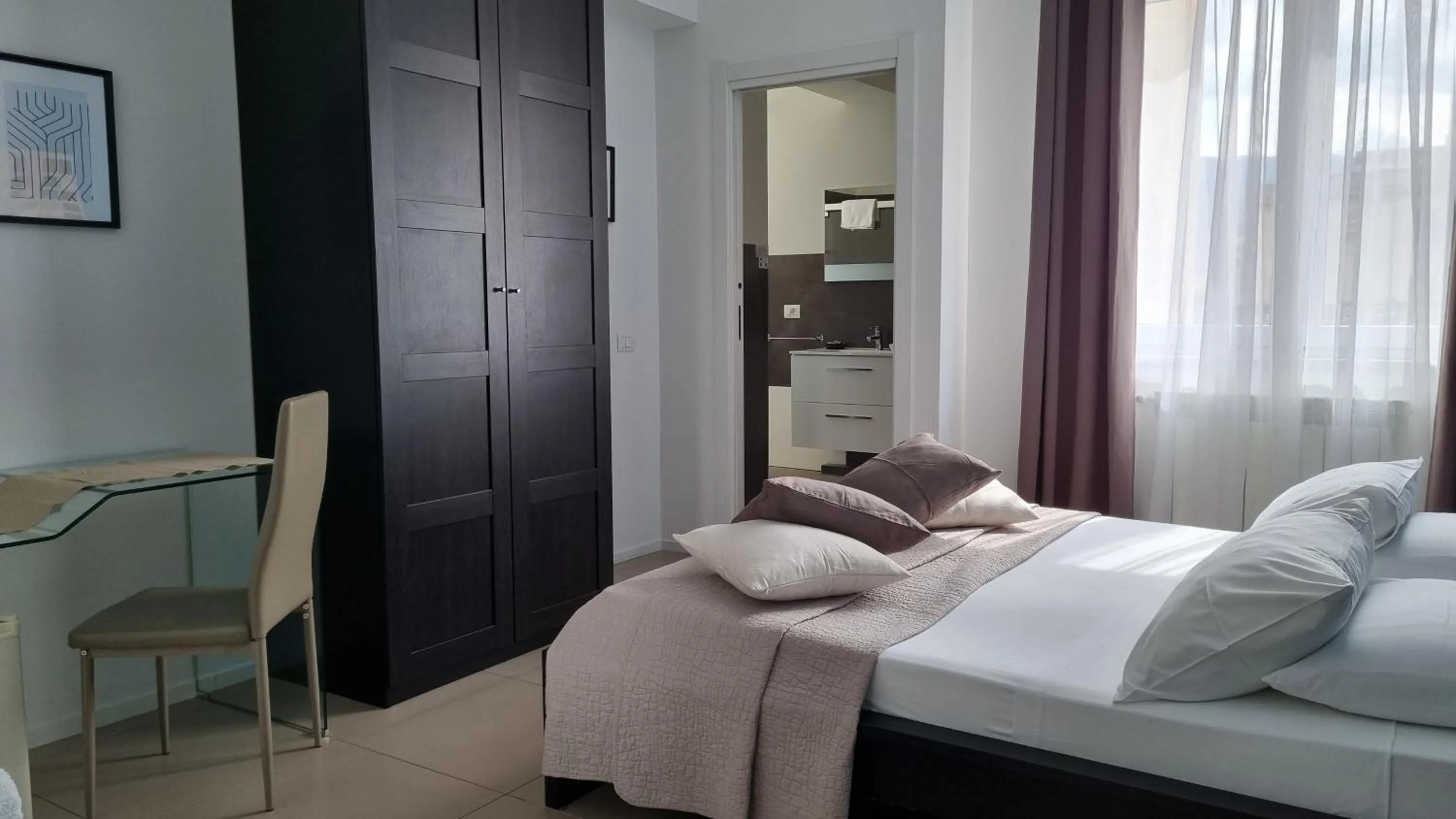 Photo of the whole room, Bed in Location10