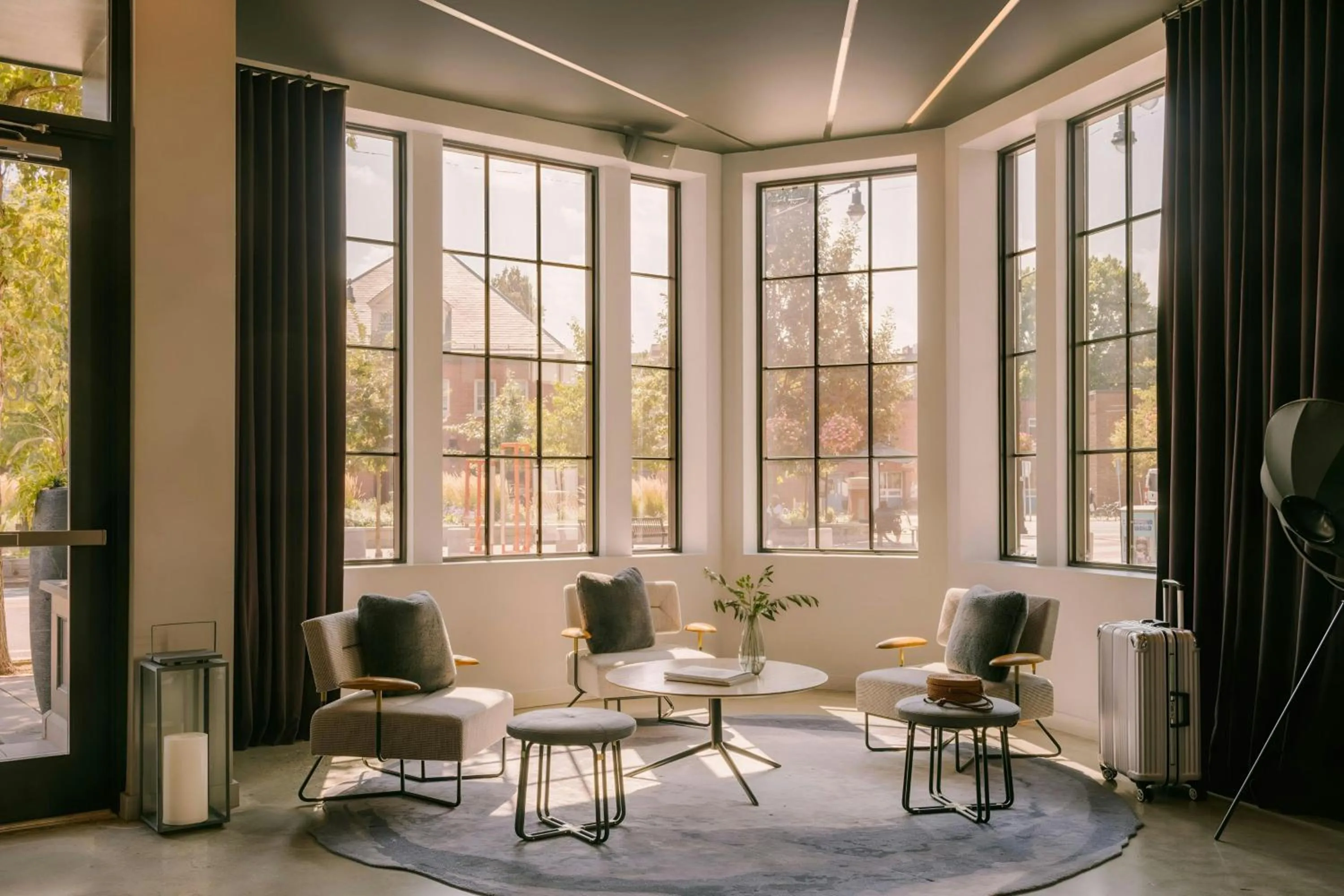 Lobby or reception in 907 Main Hotel Central Square, Sonder by Marriott Bonvoy