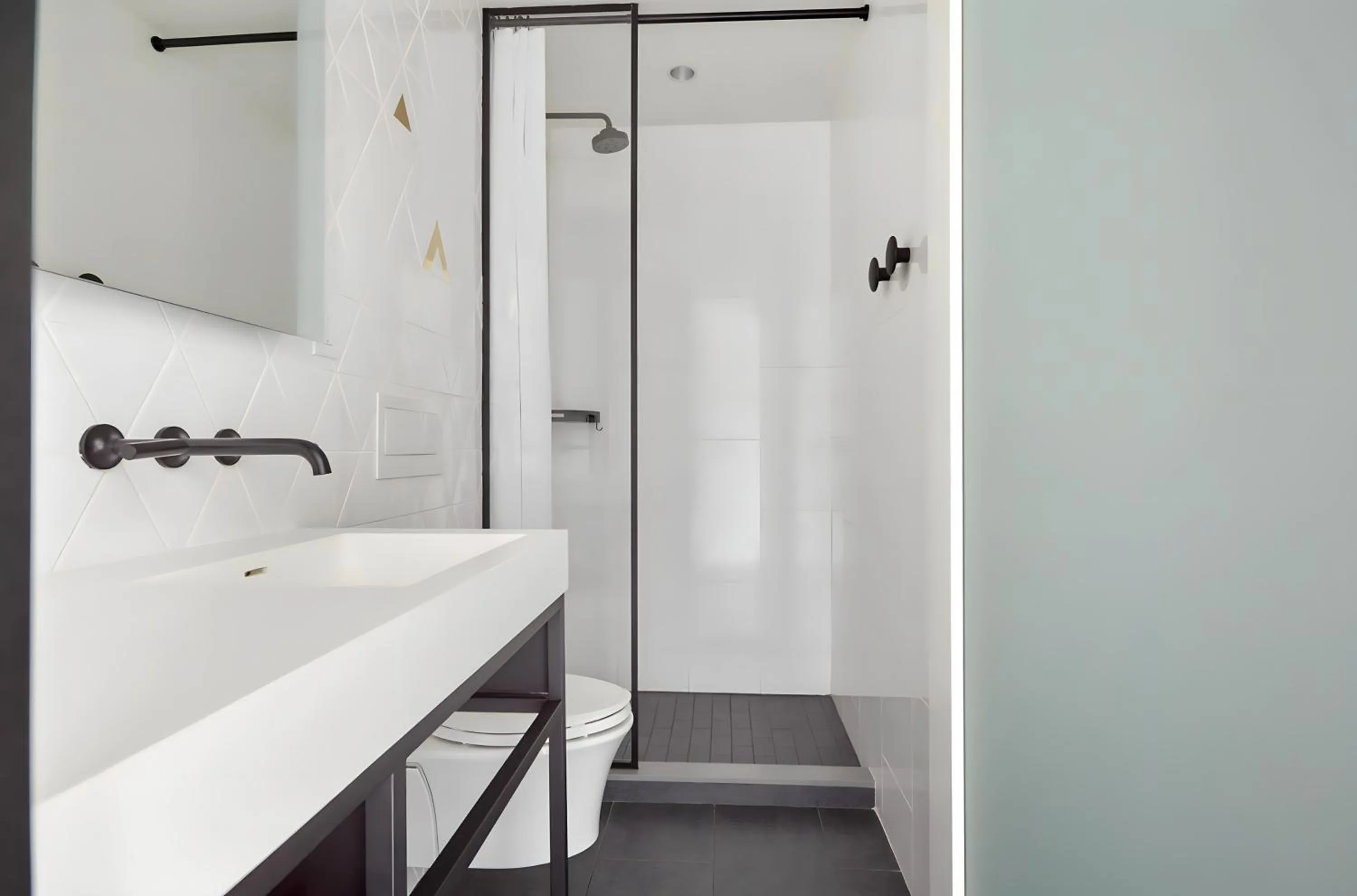 Lark Hotels 907 Main