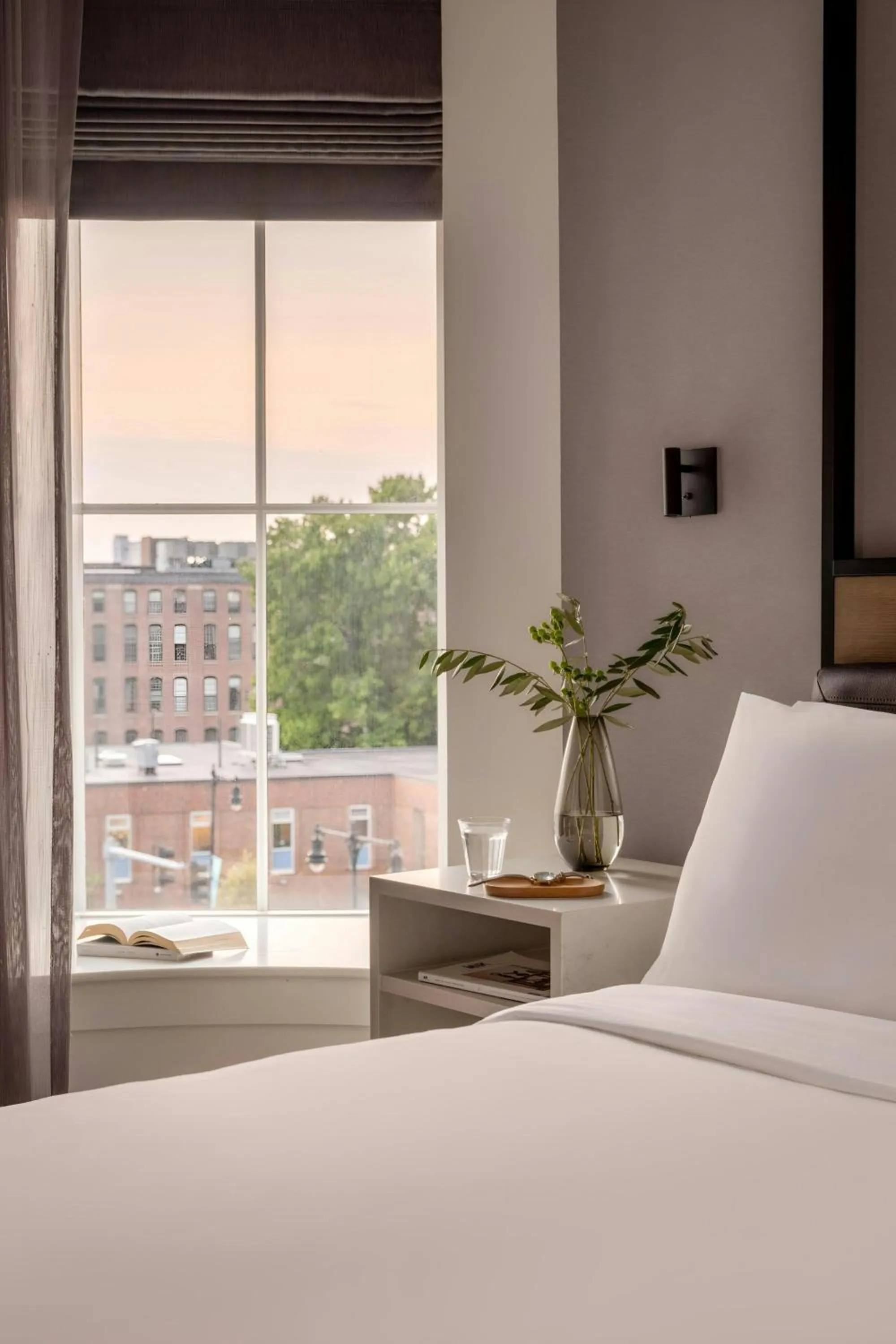 Bedroom, Bed in 907 Main Hotel Central Square, Sonder by Marriott Bonvoy