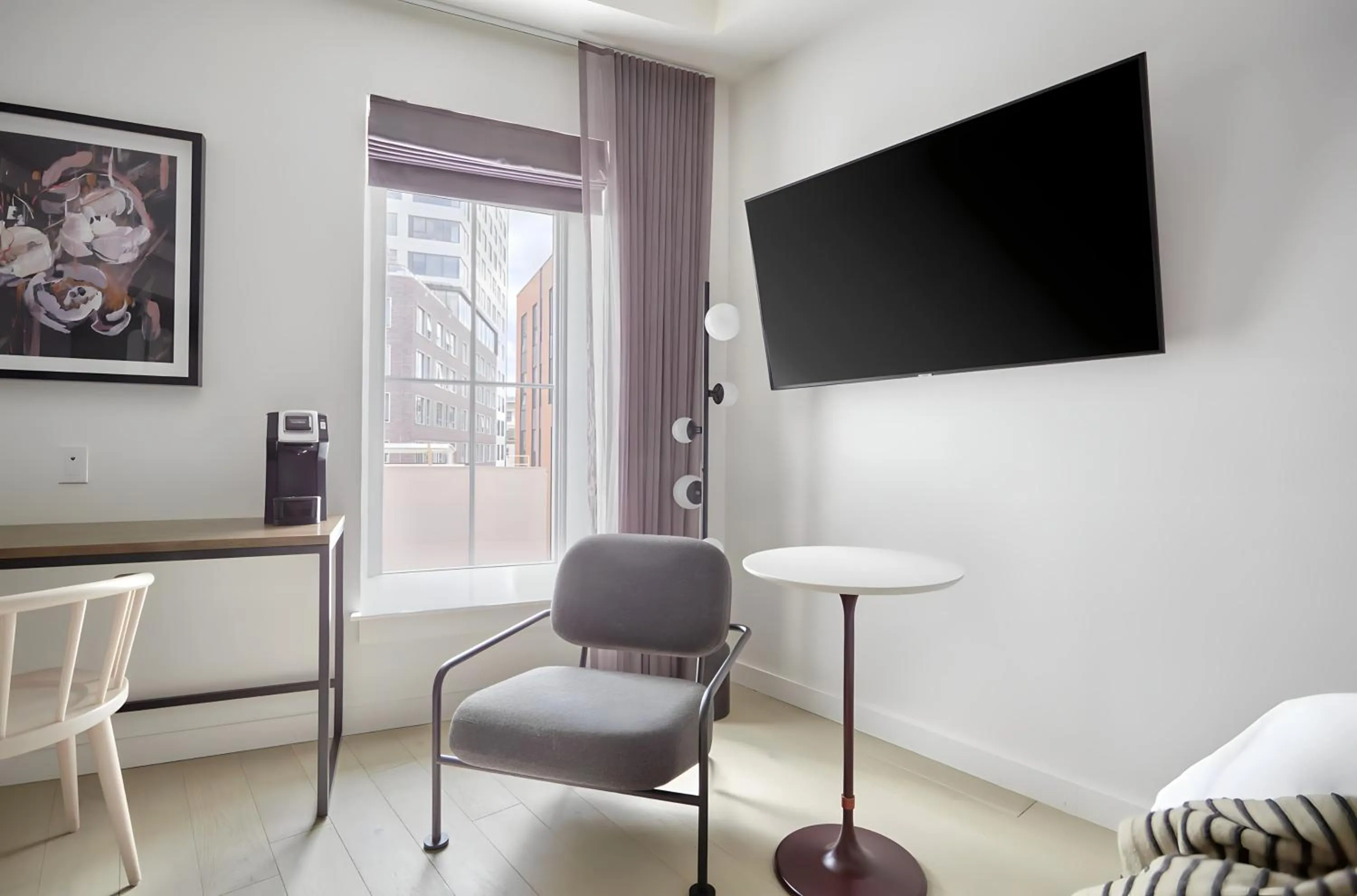 Lark Hotels 907 Main