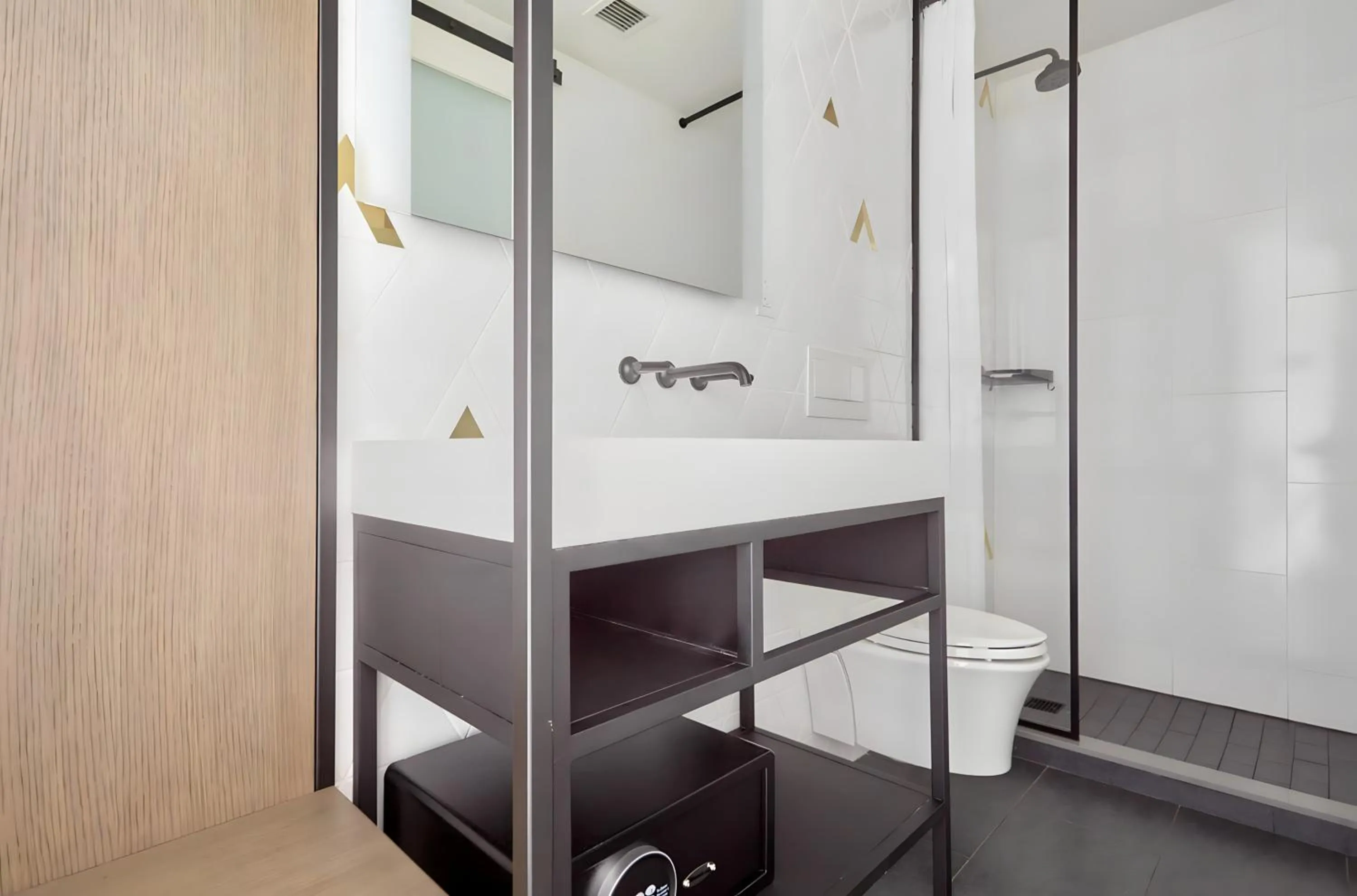 Lark Hotels 907 Main