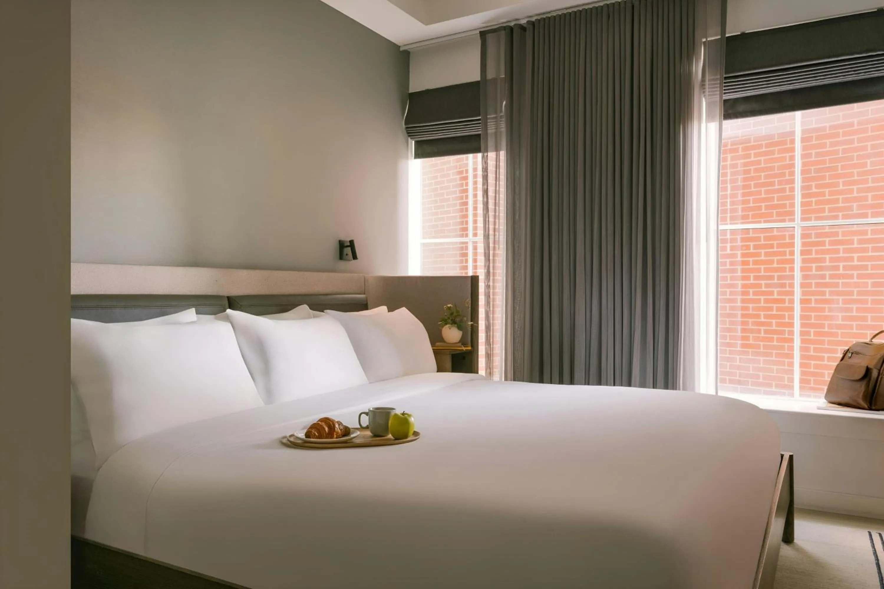 Bedroom, Bed in 907 Main Hotel Central Square, Sonder by Marriott Bonvoy