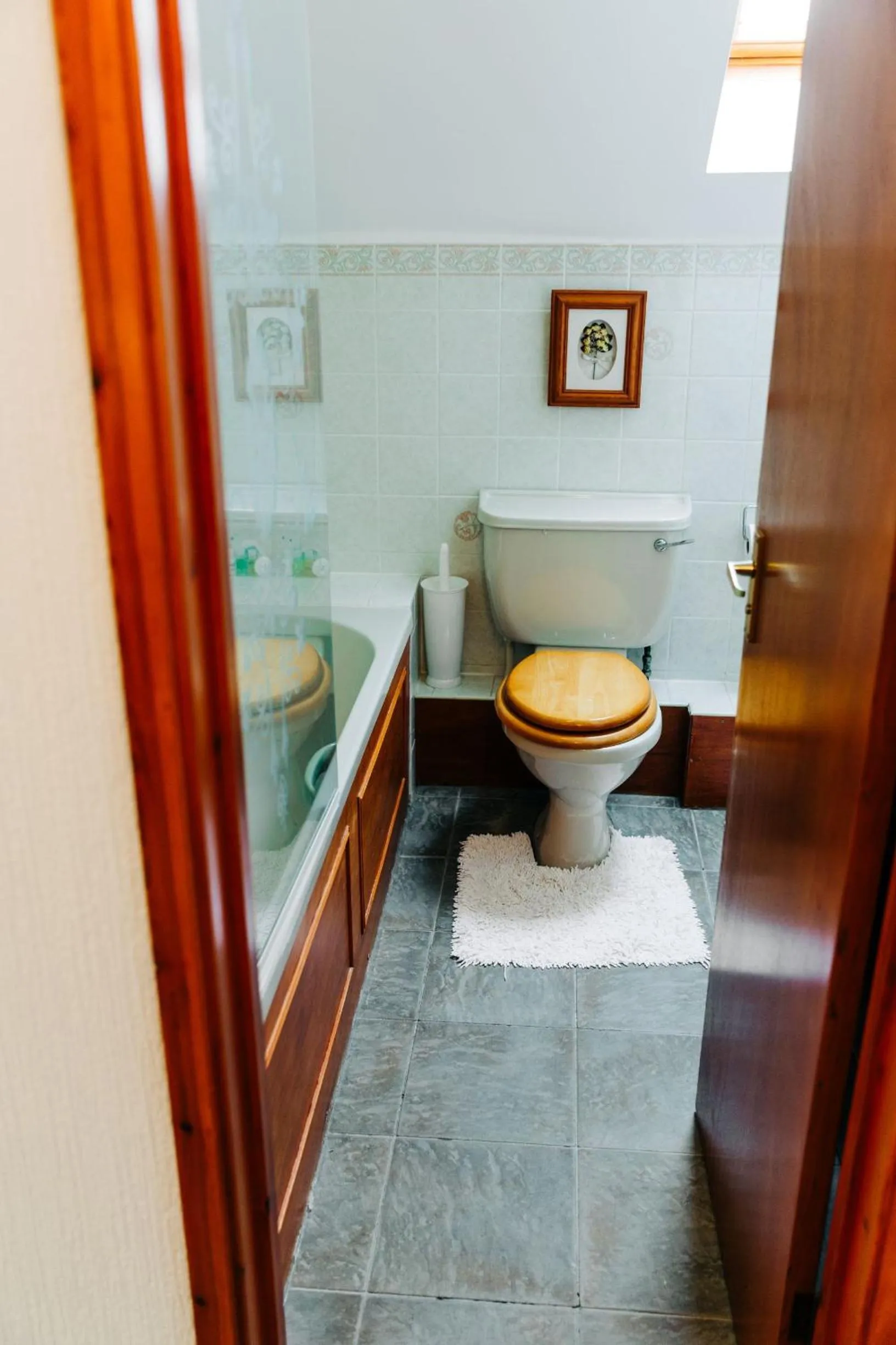 Bathroom in The Farmhouse Lochmeyler