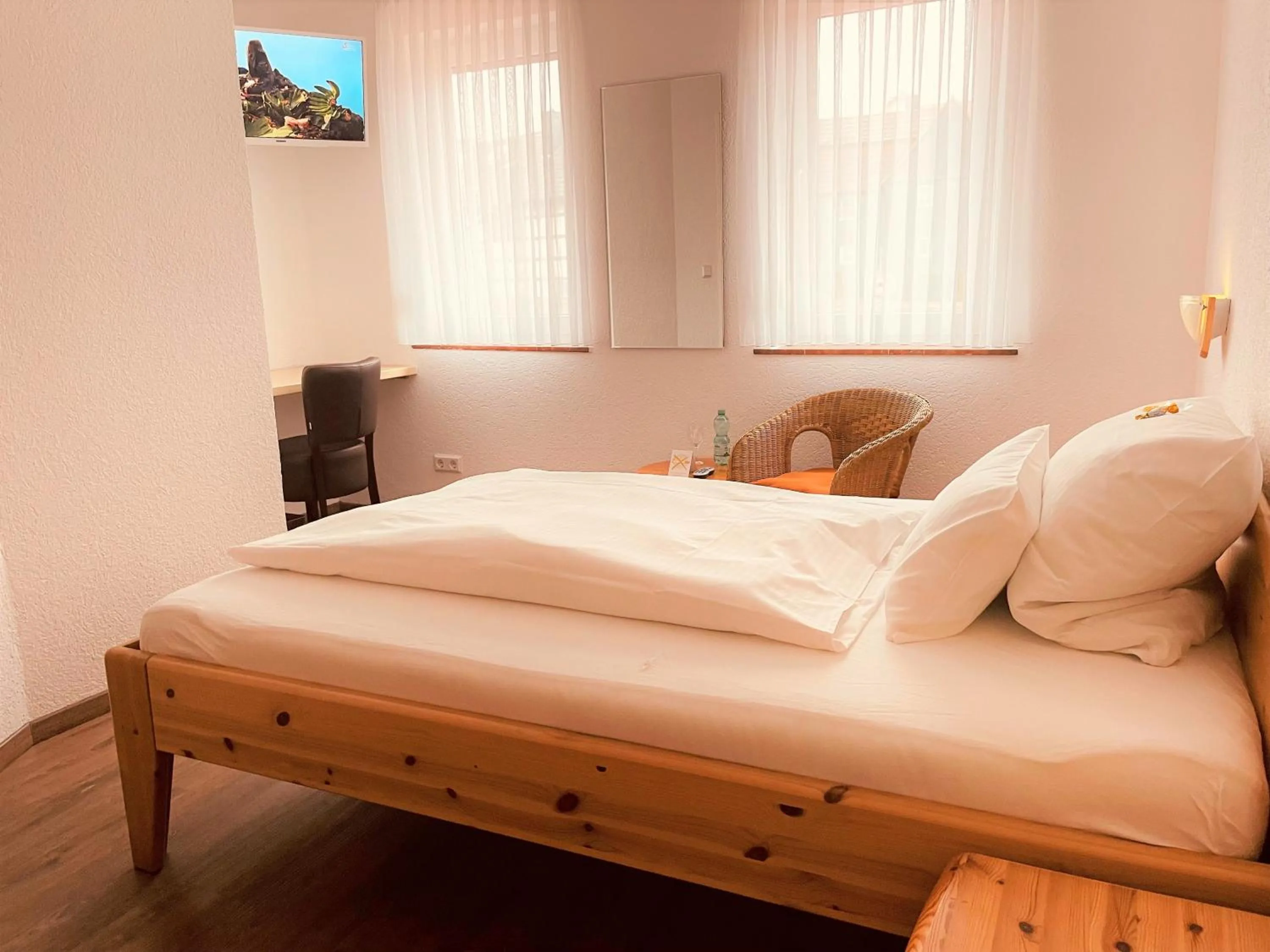 Bed in Hotel Orthwein -kostenfreie Parkplätze-