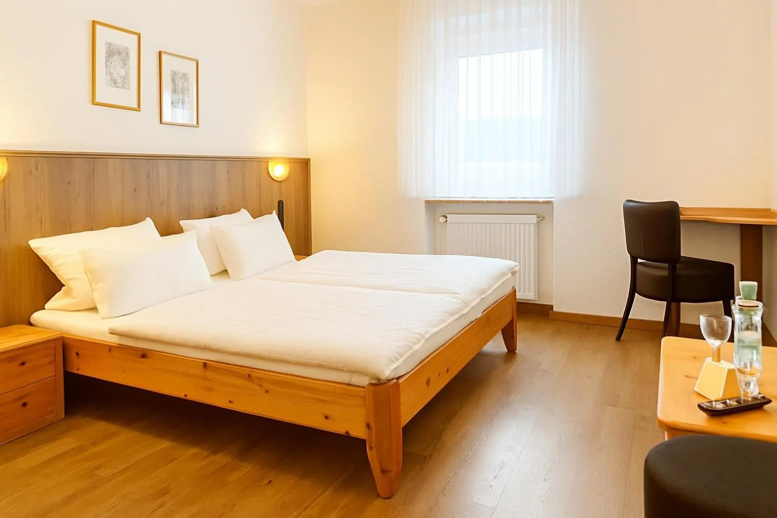 Bed in Hotel Orthwein -kostenfreie Parkplätze-