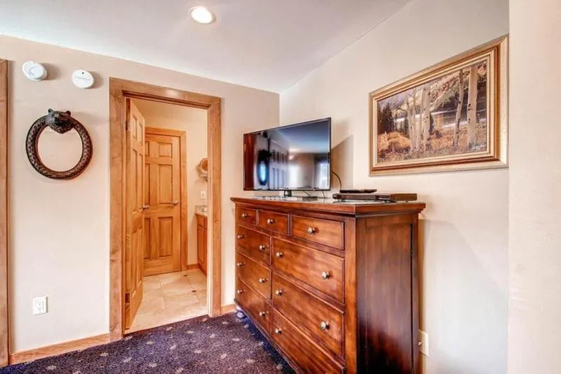 Kitchen or kitchenette in 1 Bedroom Ski In, Ski Out Mountain Vacation Rental Located Next To Historic Main Street In Downtown Breckenridge
