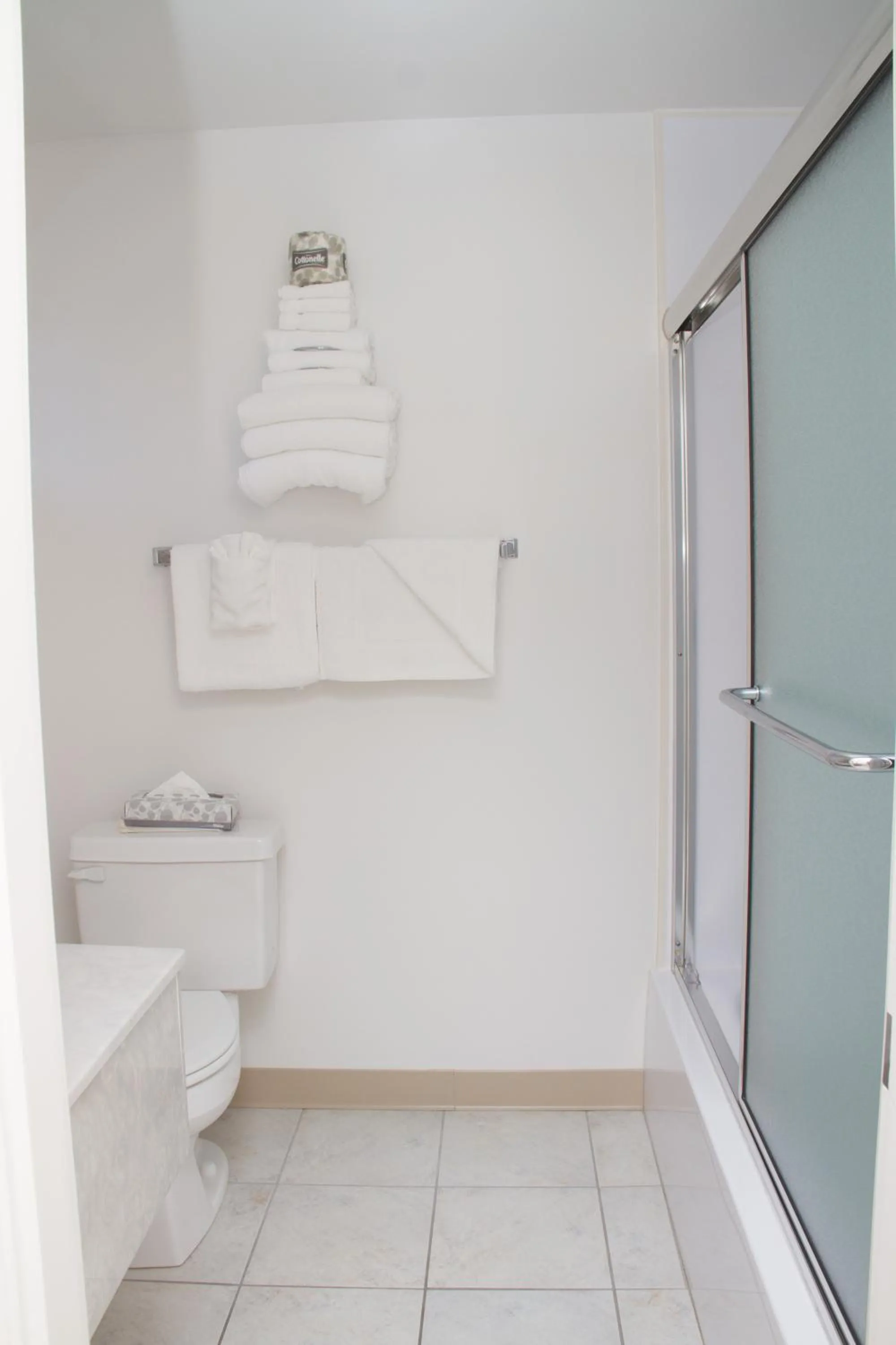 Shower in Atlantis Oceanfront Inn Gloucester