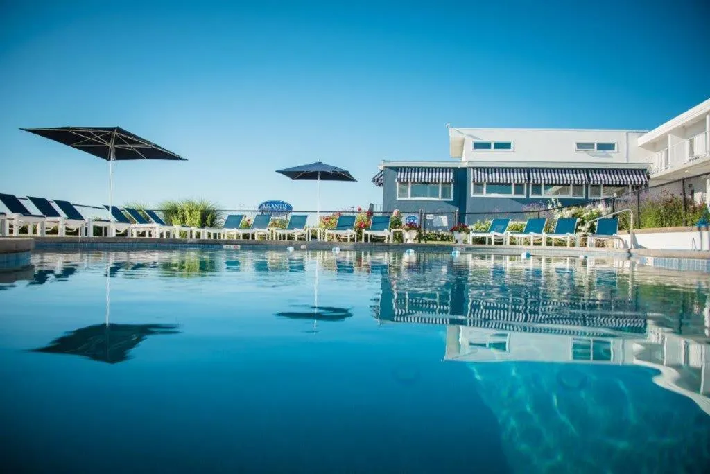 Swimming pool in Atlantis Oceanfront Inn Gloucester
