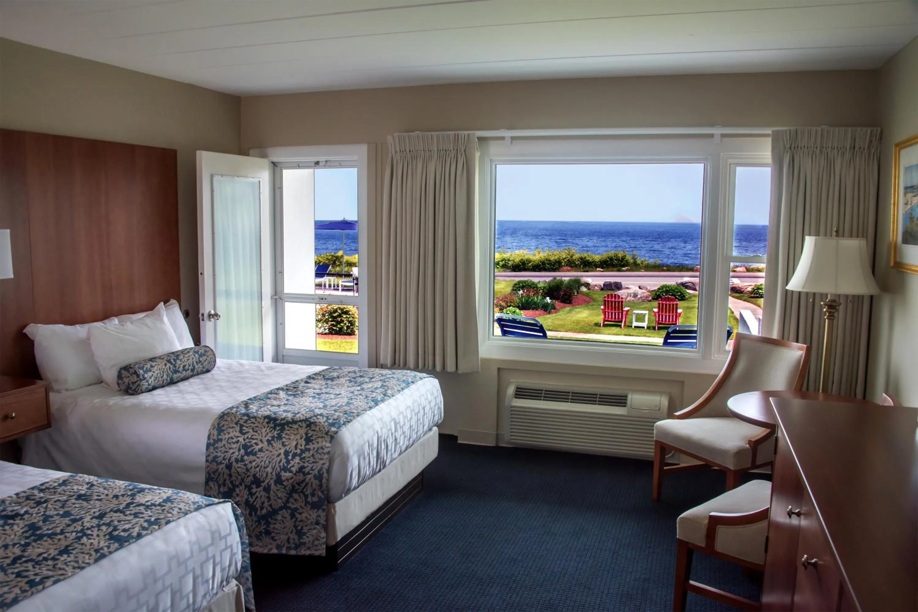 Bed in Atlantis Oceanfront Inn Gloucester