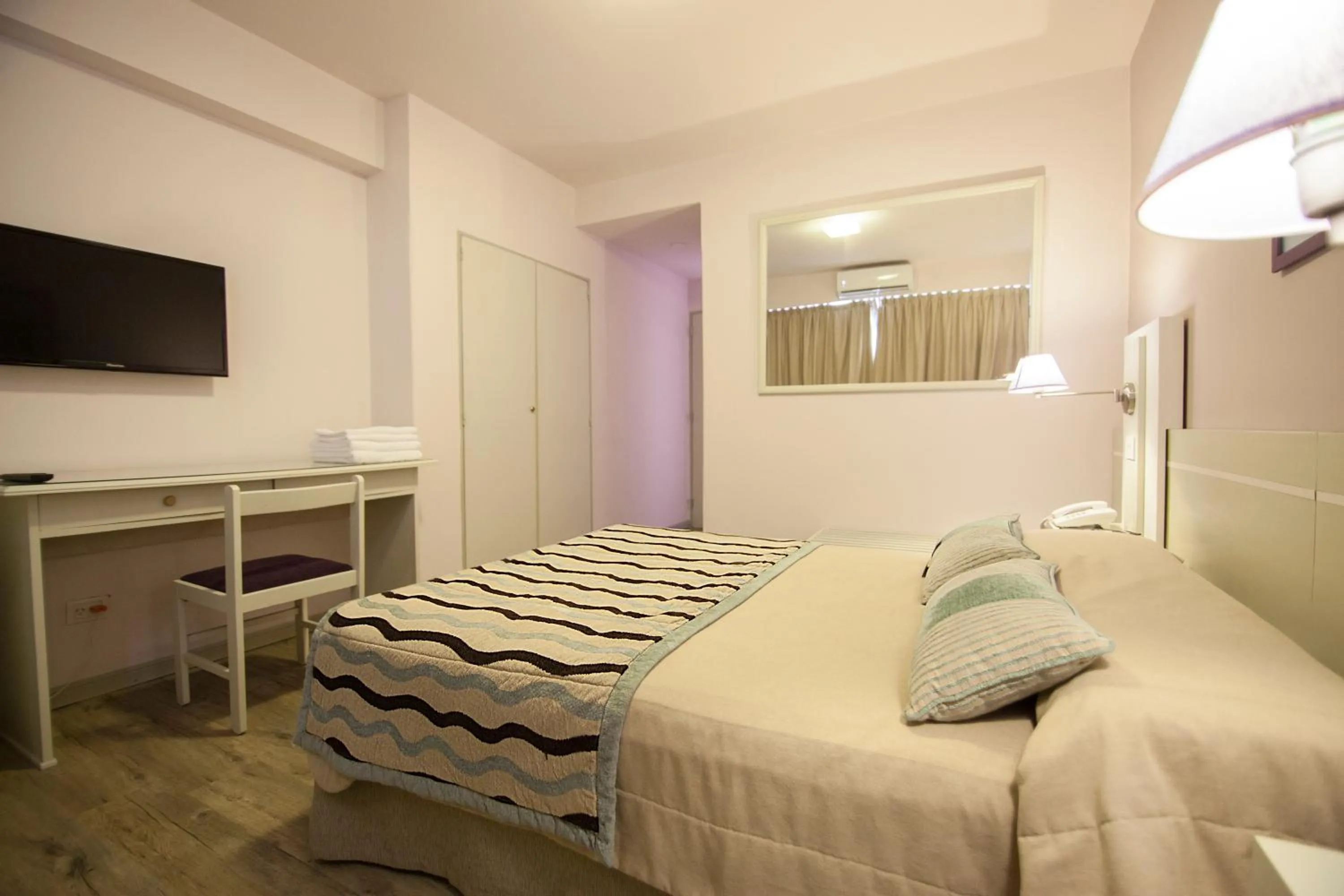 Bed in Hotel Continental