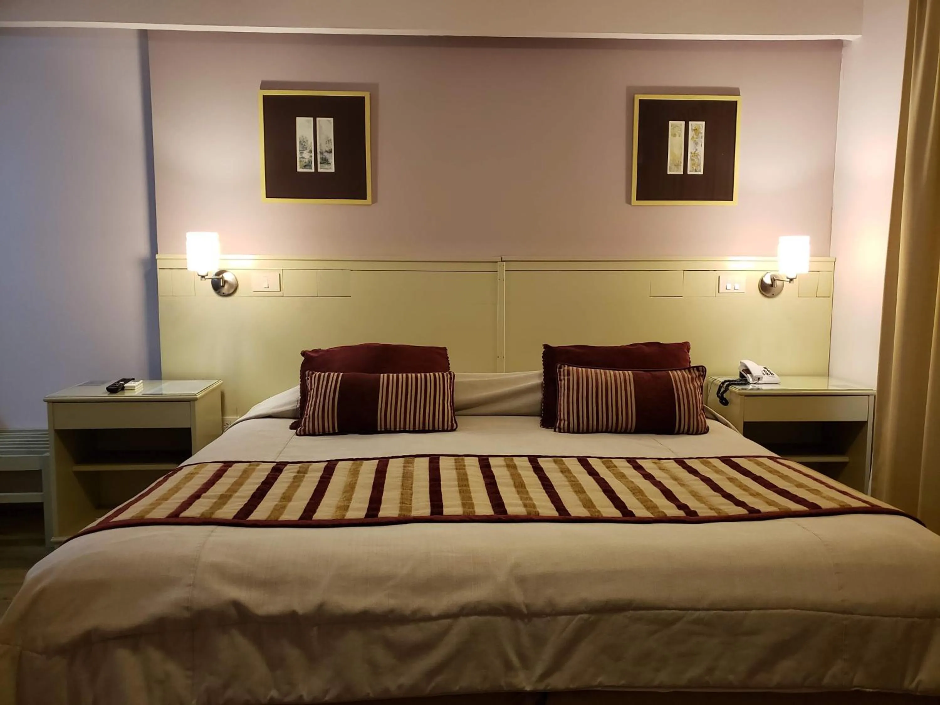 Bedroom, Bed in Hotel Continental