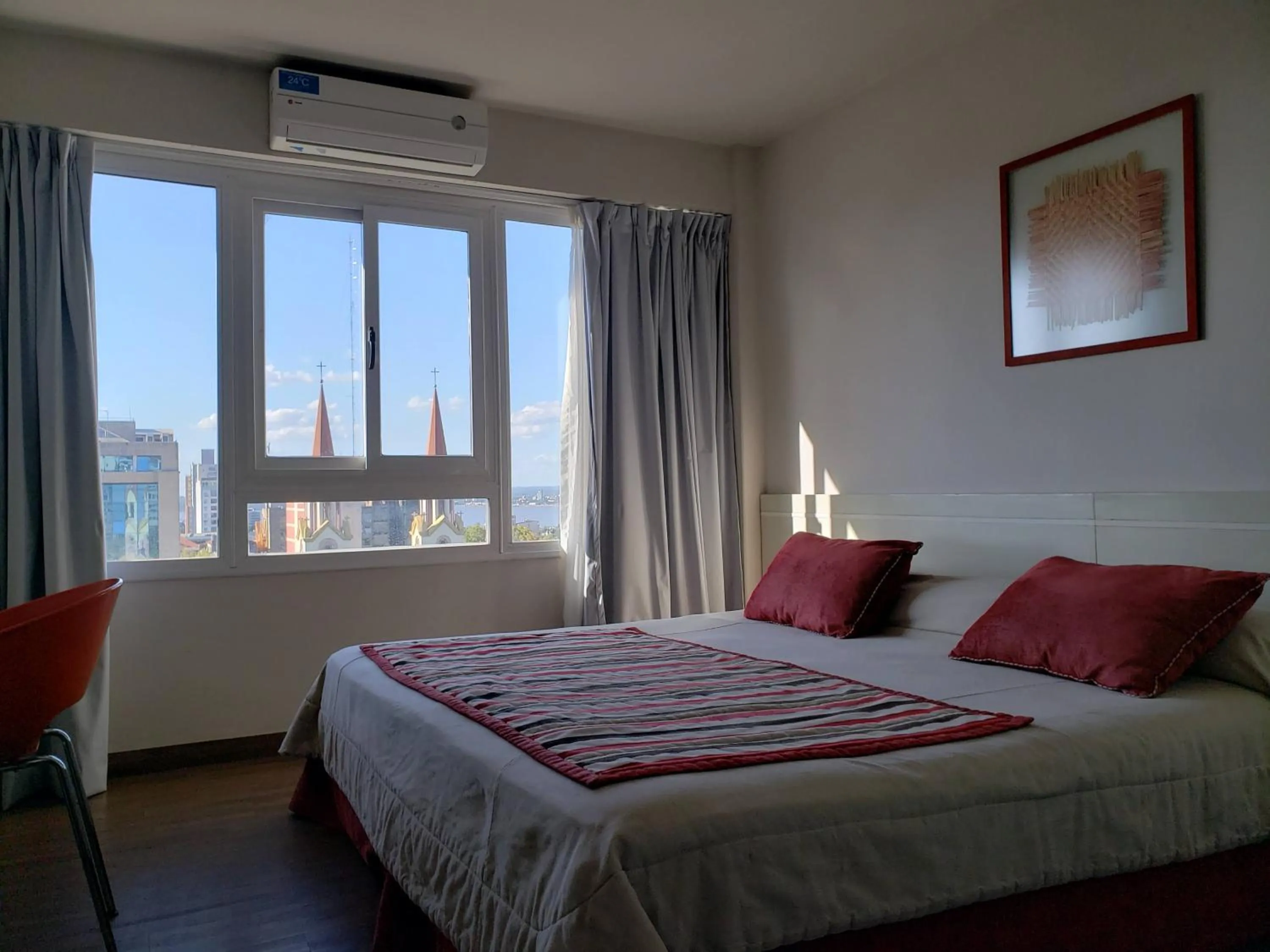 Photo of the whole room, Bed in Hotel Continental