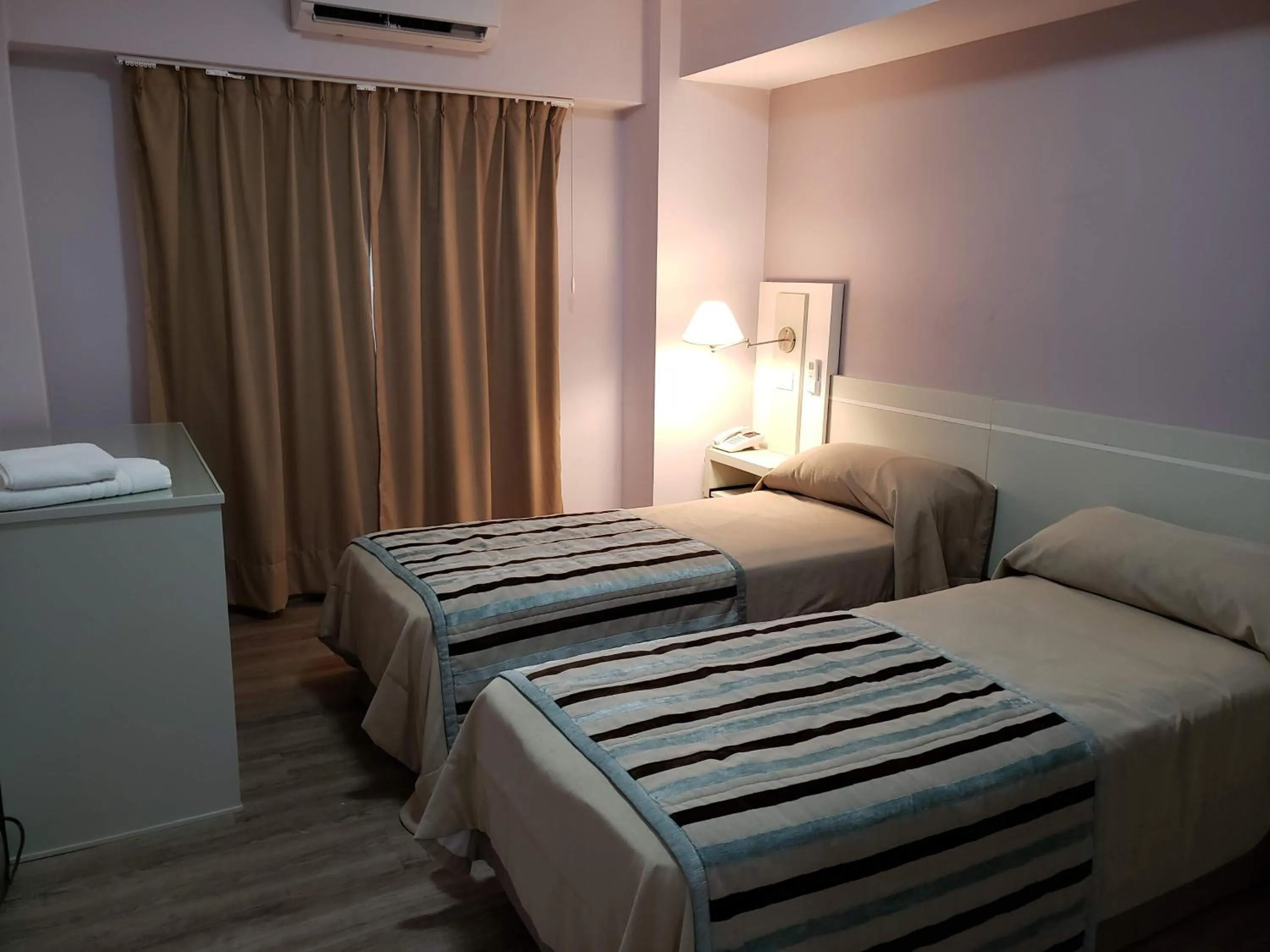 Bedroom, Bed in Hotel Continental