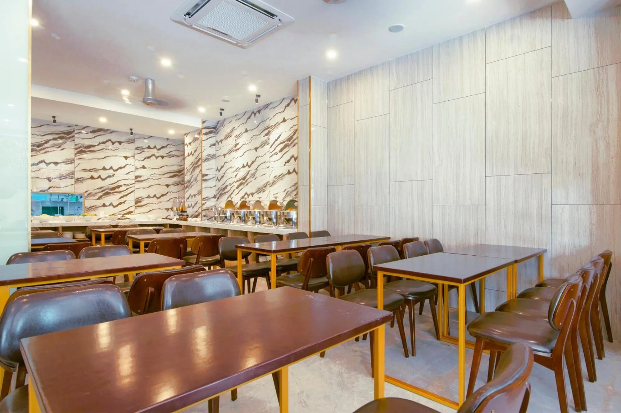 TITAN HOTEL - Formerly known as Golden Lotus Central Hotel