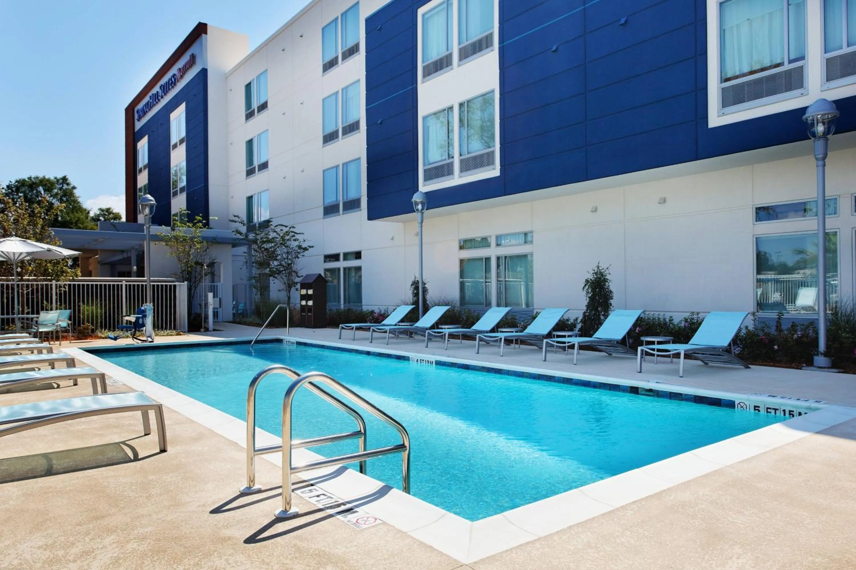Swimming pool in SpringHill Suites by Marriott Pensacola