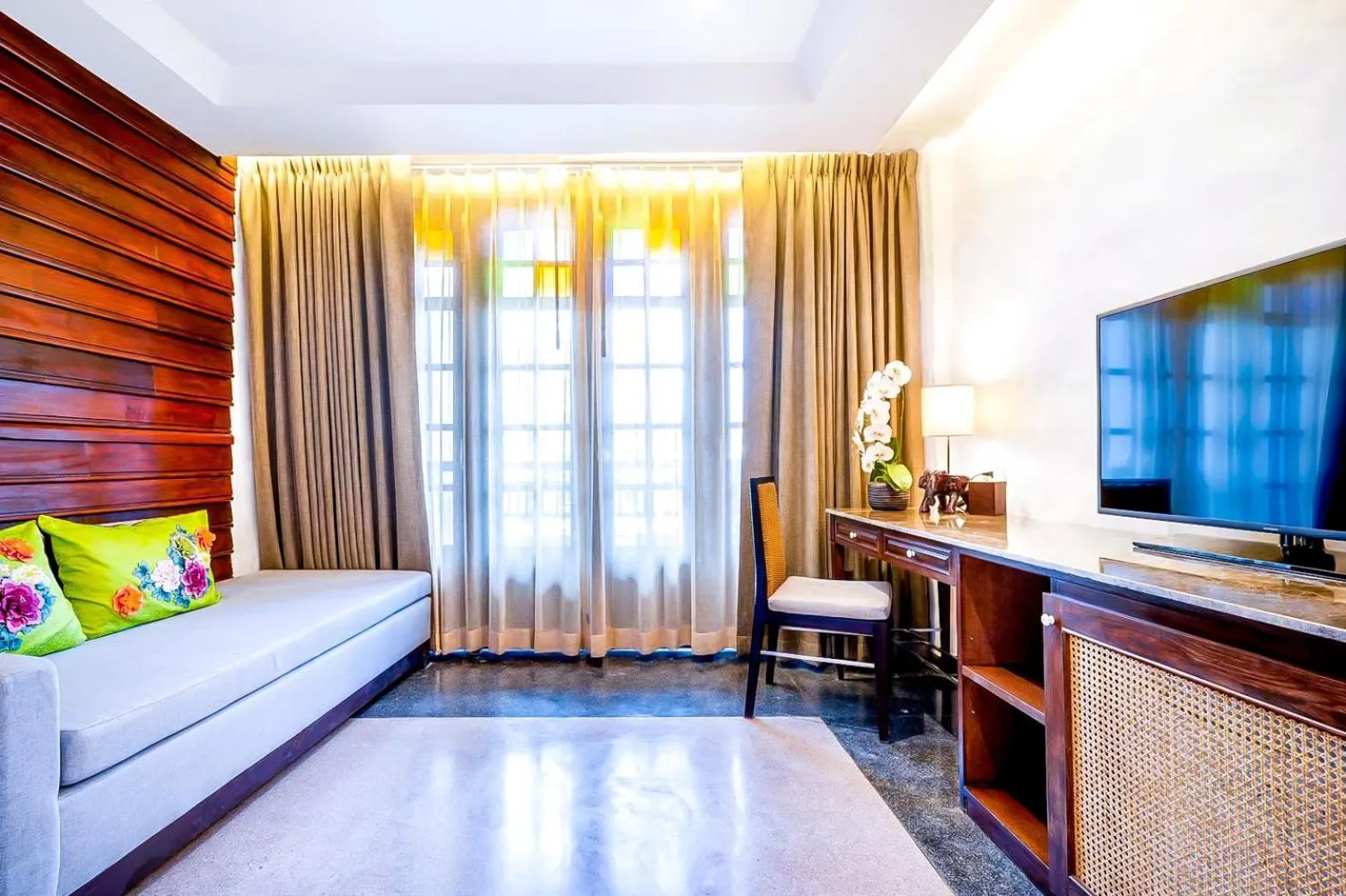 TV and multimedia, Bed in Smile Lanna Hotel