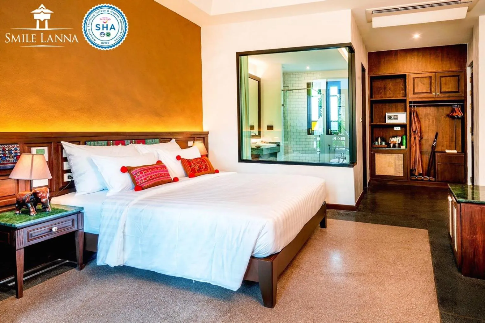 Photo of the whole room, Bed in Smile Lanna Hotel