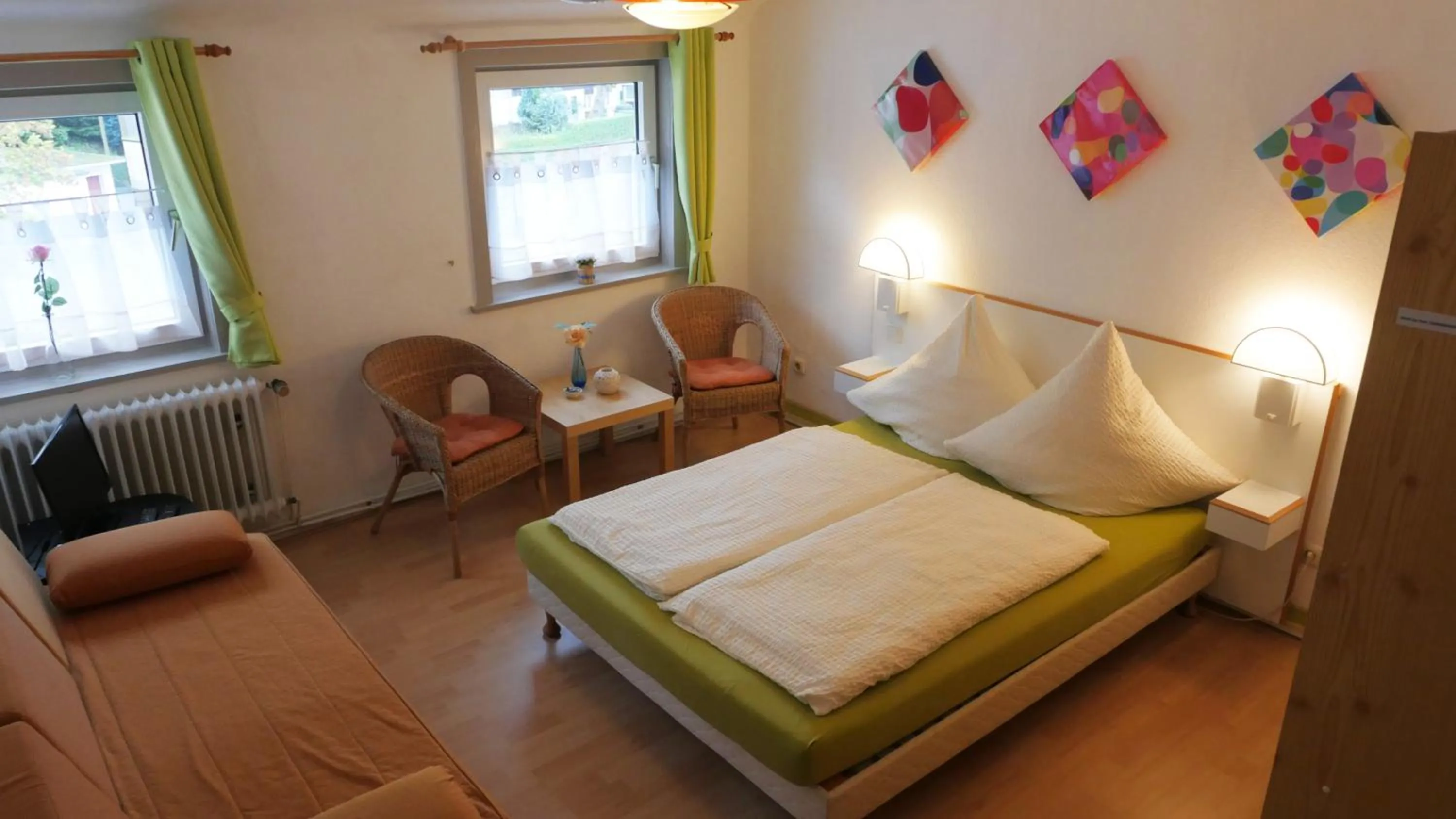 Property building, Bed in Hotel zur Post