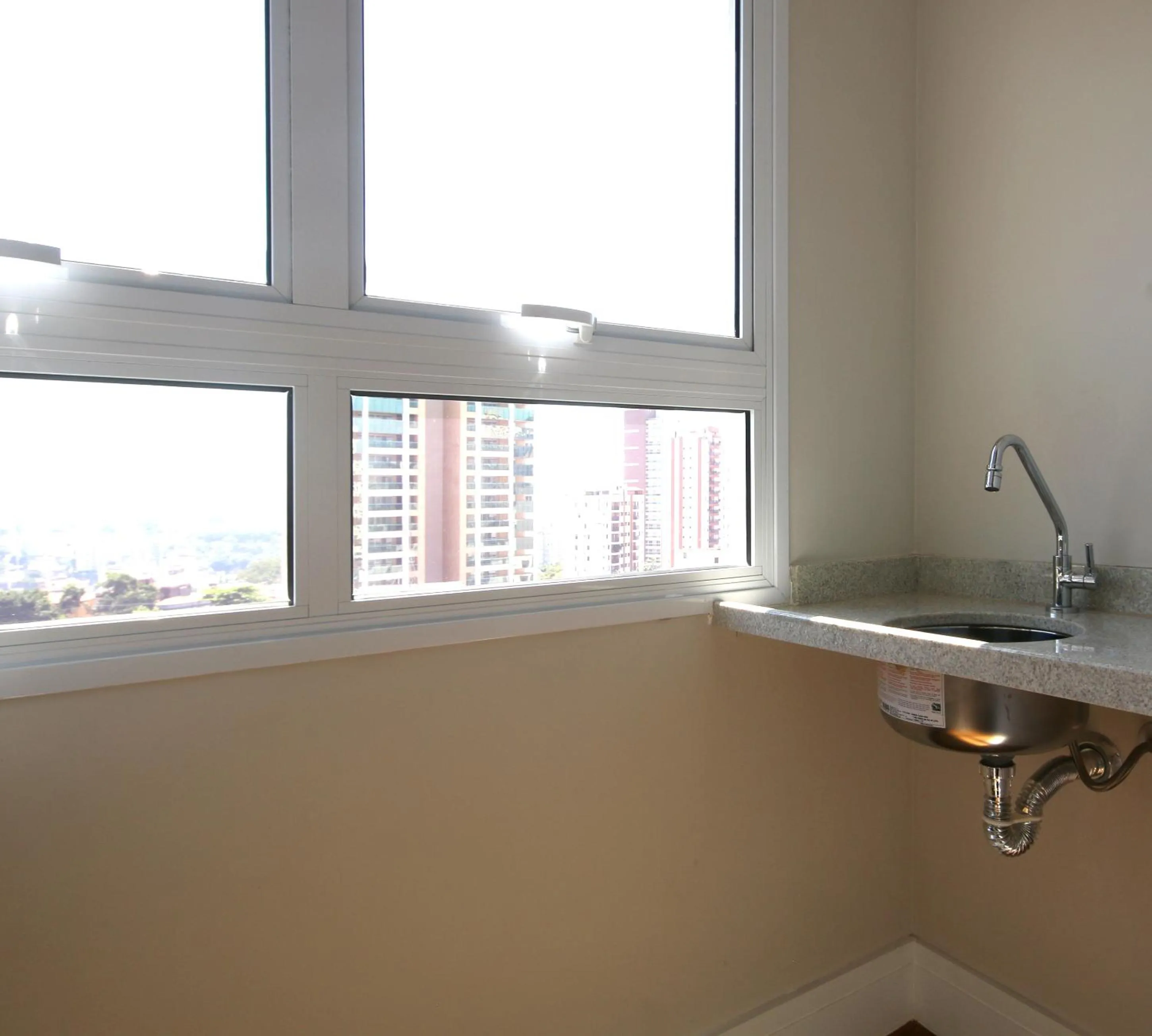 Photo of the whole room in Ez Aclimação Hotel