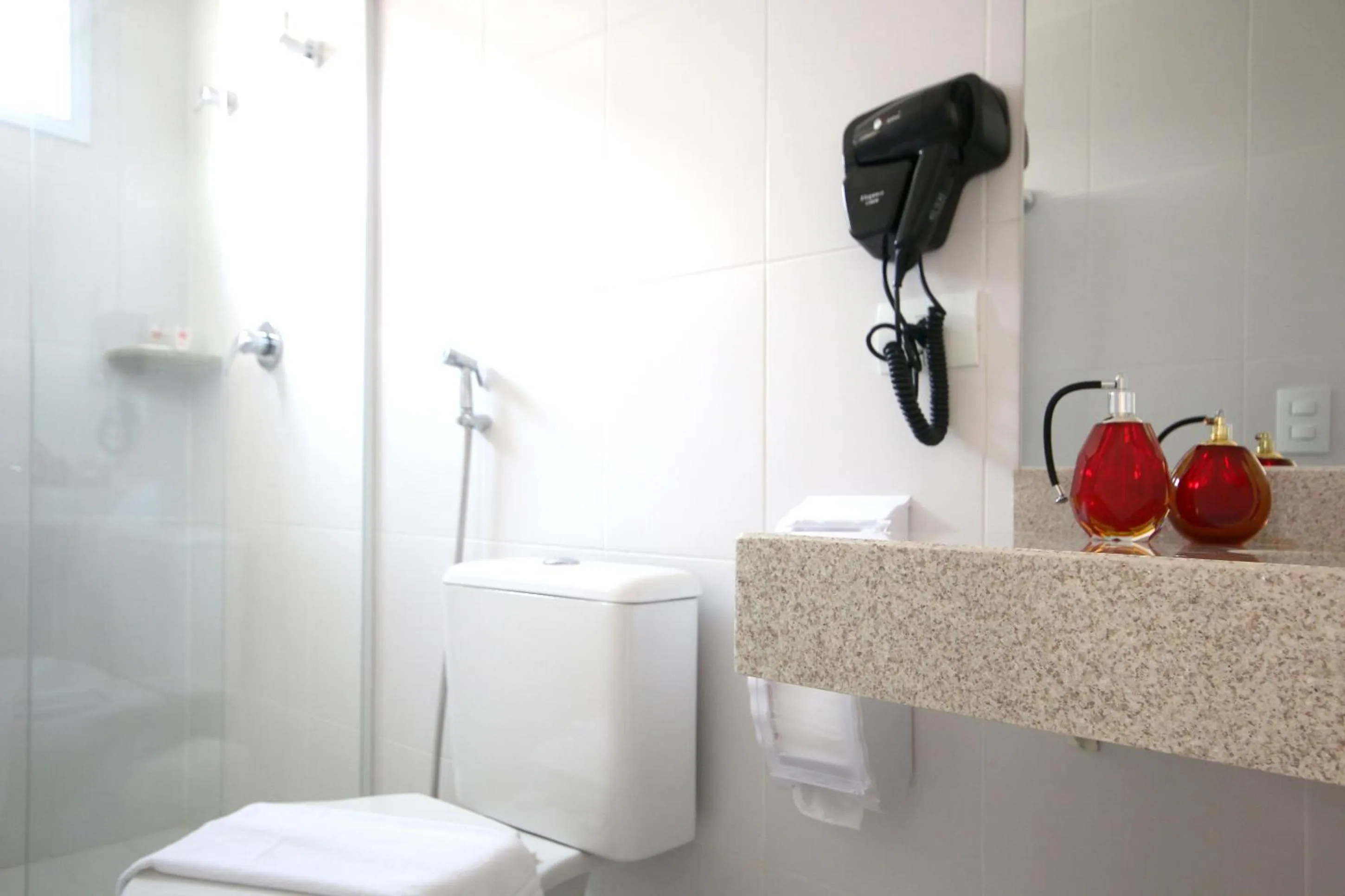 Photo of the whole room in Ez Aclimação Hotel