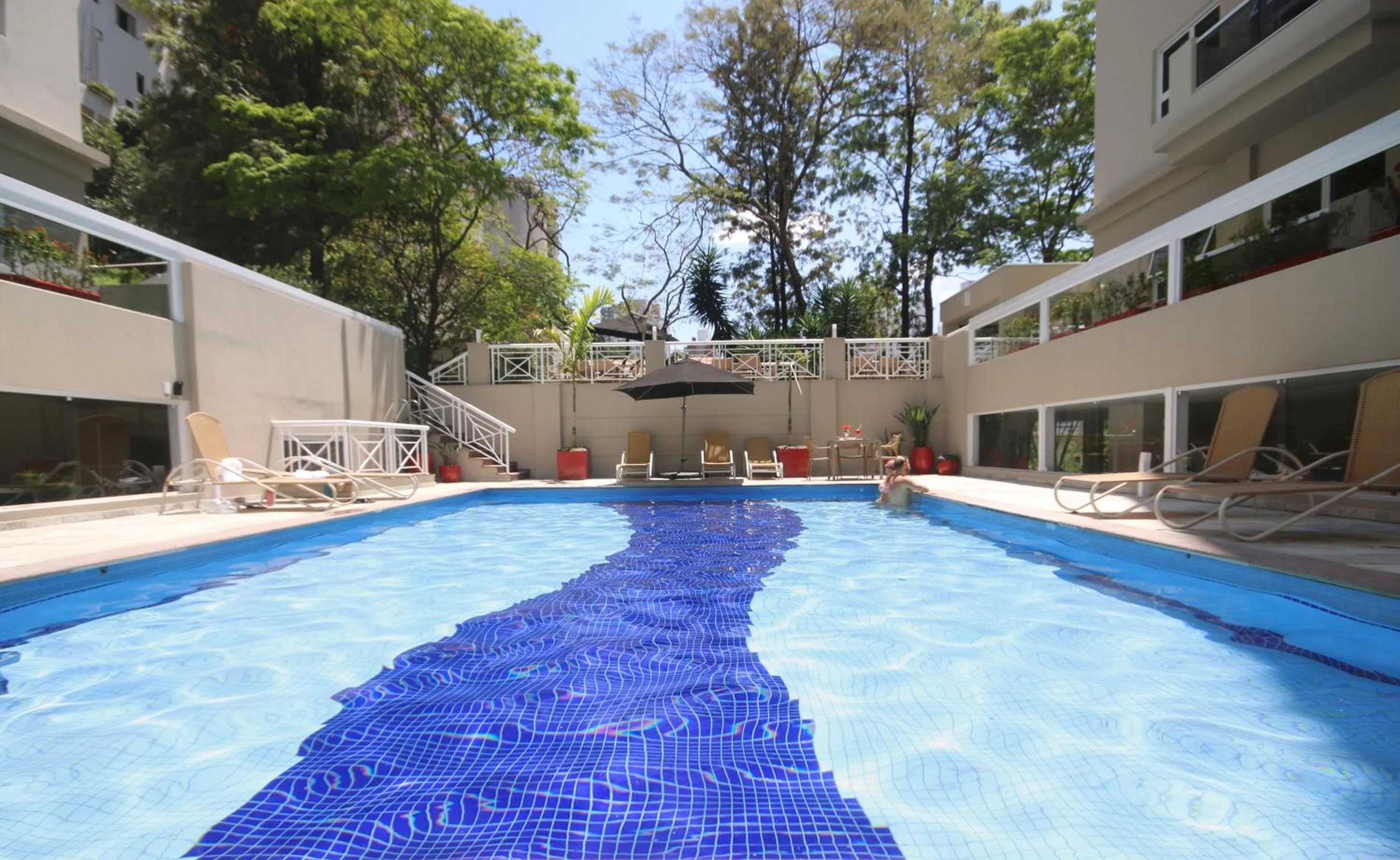 Swimming pool in Ez Aclimação Hotel