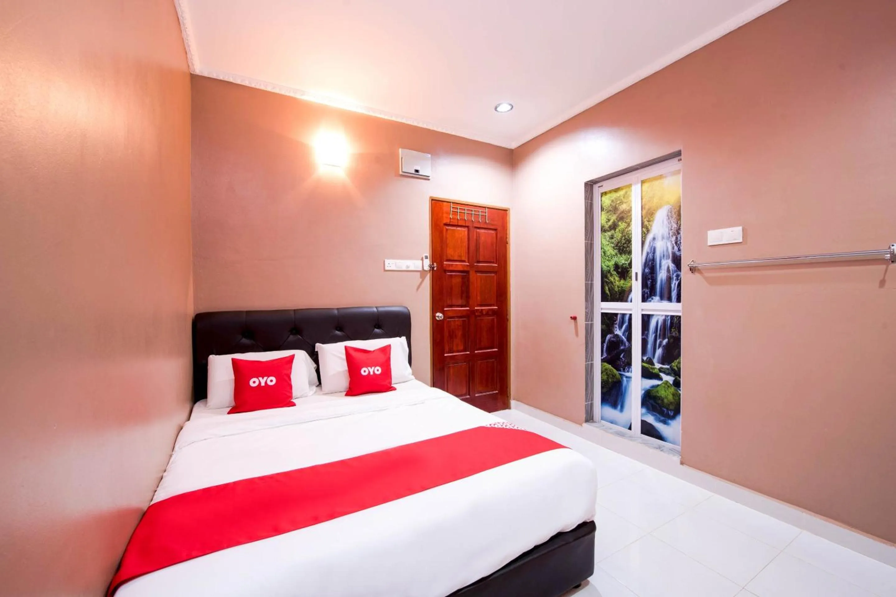 Bedroom, Bed in Hotel O Rg Motel