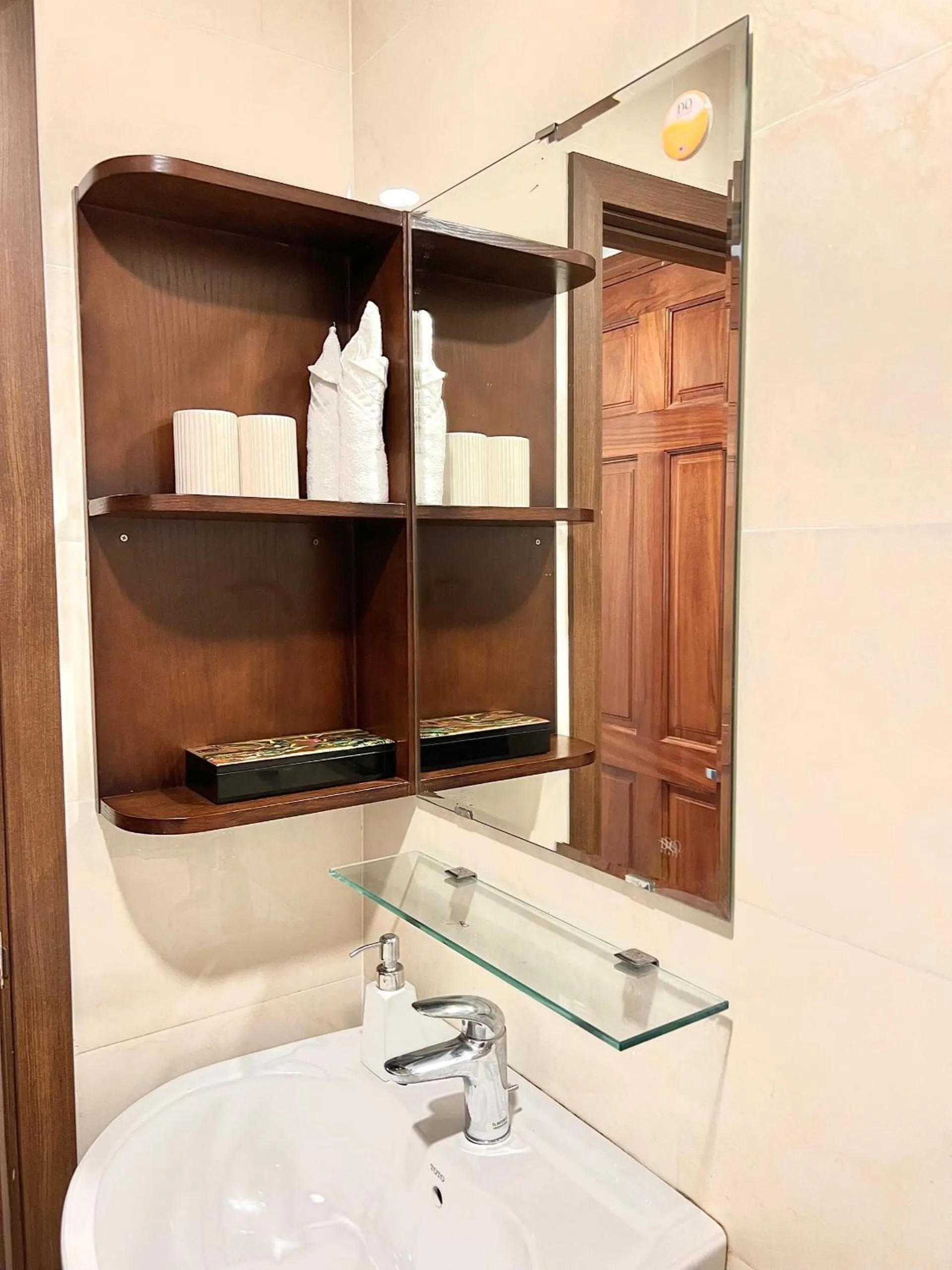 Bathroom in Chez Mimosa Petite - Free Laundry