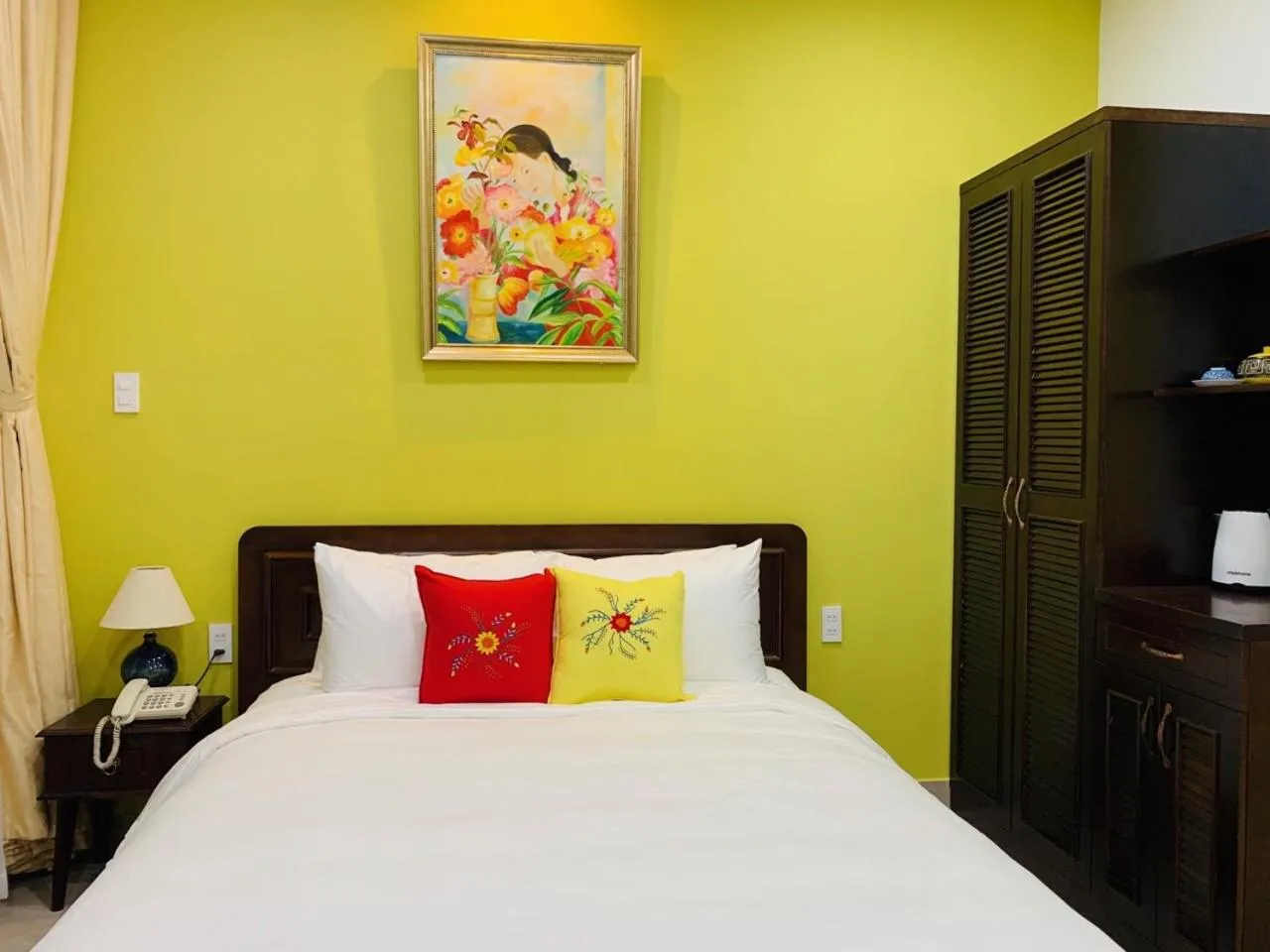 Photo of the whole room, Bed in Chez Mimosa Petite - Free Laundry