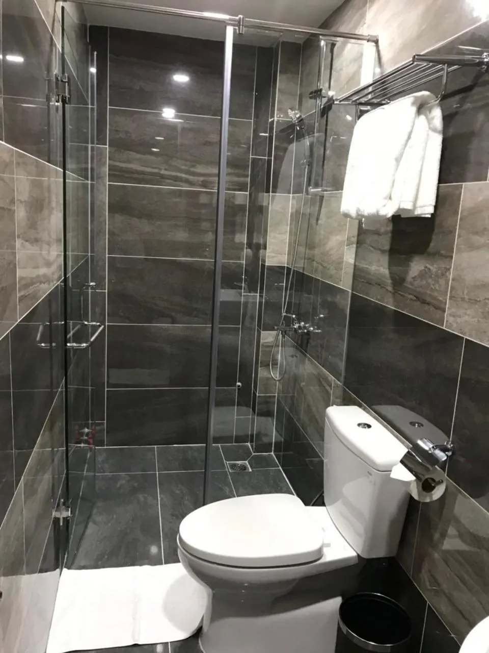 Bathroom in Chez Mimosa Petite - Free Laundry