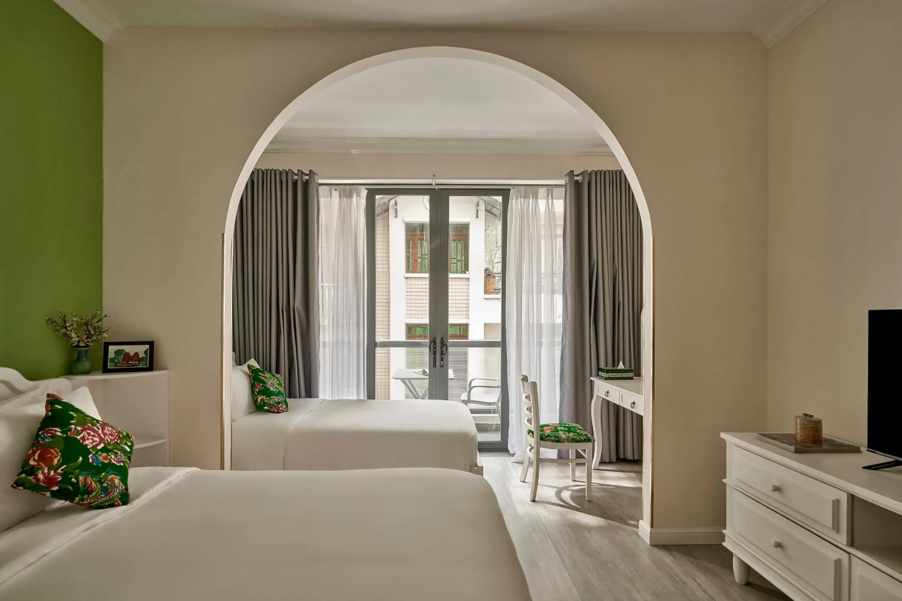 Photo of the whole room, Bed in Chez Mimosa Petite - Free Laundry