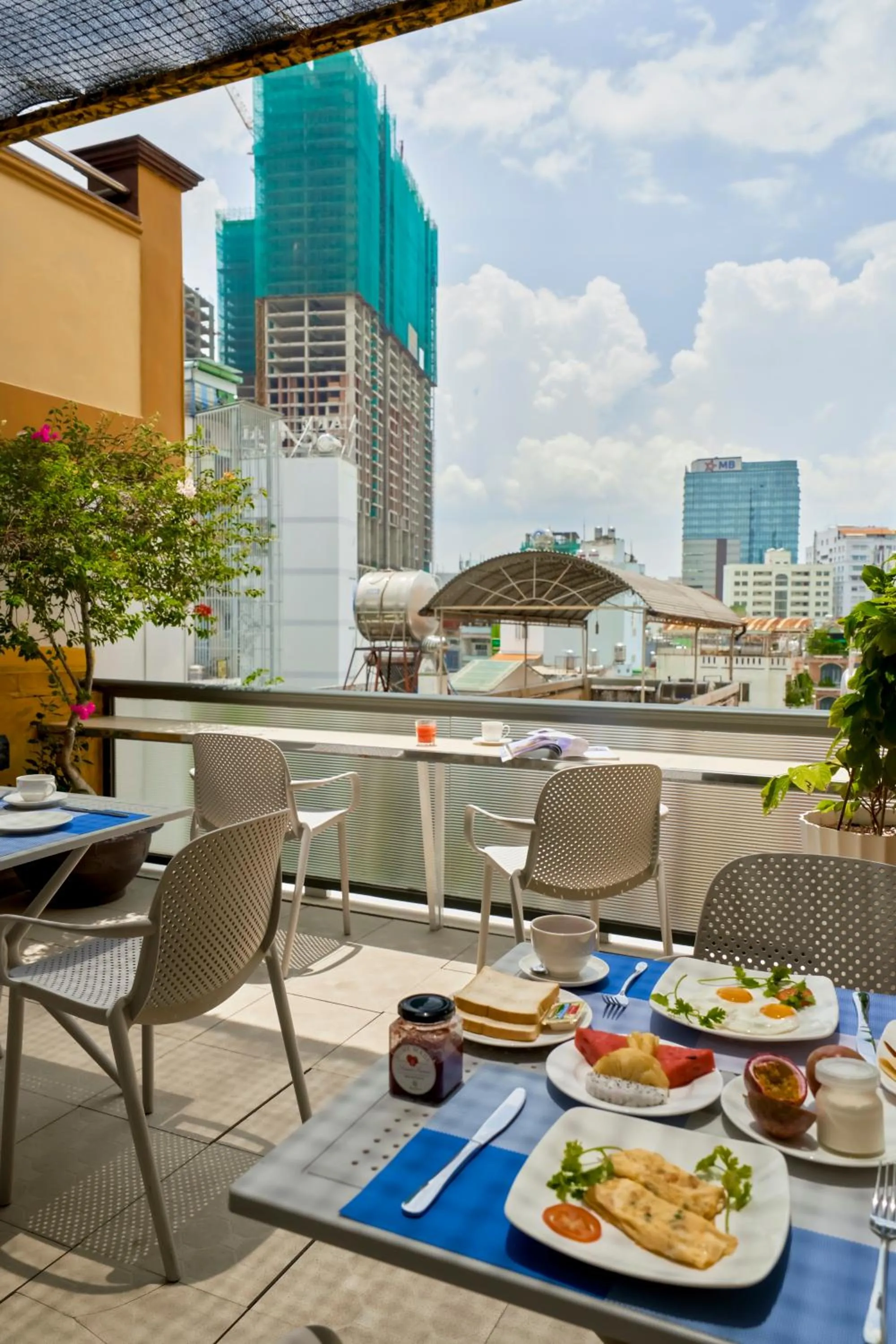 Breakfast in Chez Mimosa Petite - Free Laundry