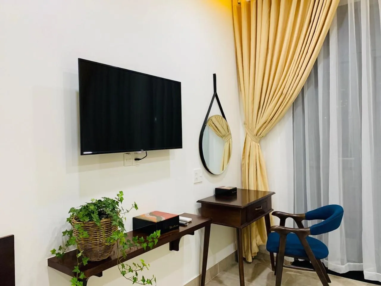 TV and multimedia in Chez Mimosa Petite - Free Laundry