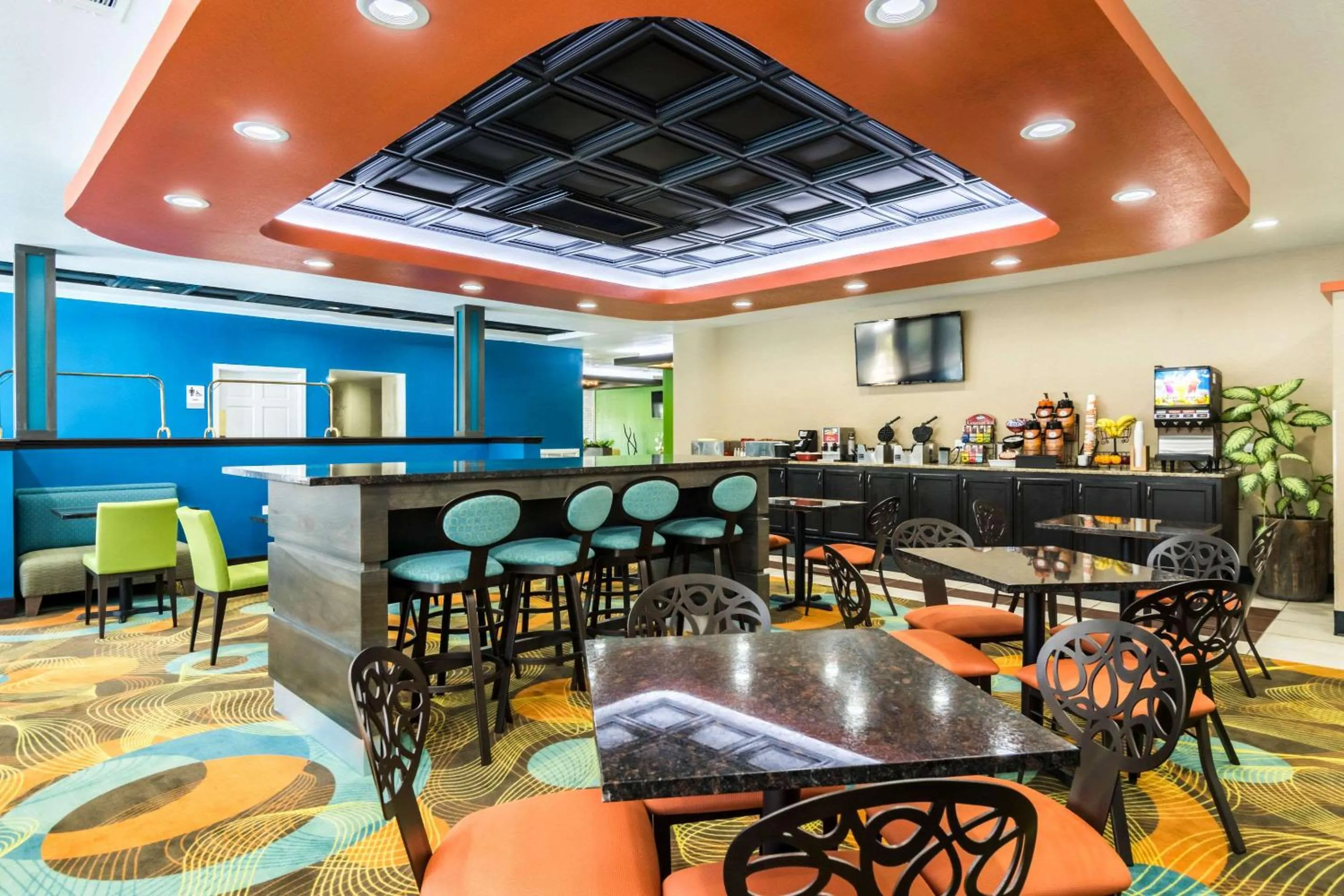 Restaurant/places to eat in Clarion Inn & Suites Russellville I-40