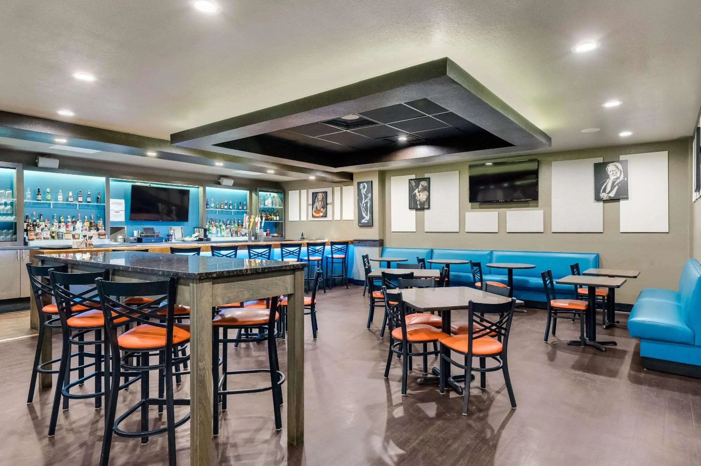 Restaurant/places to eat in Clarion Inn & Suites Russellville I-40