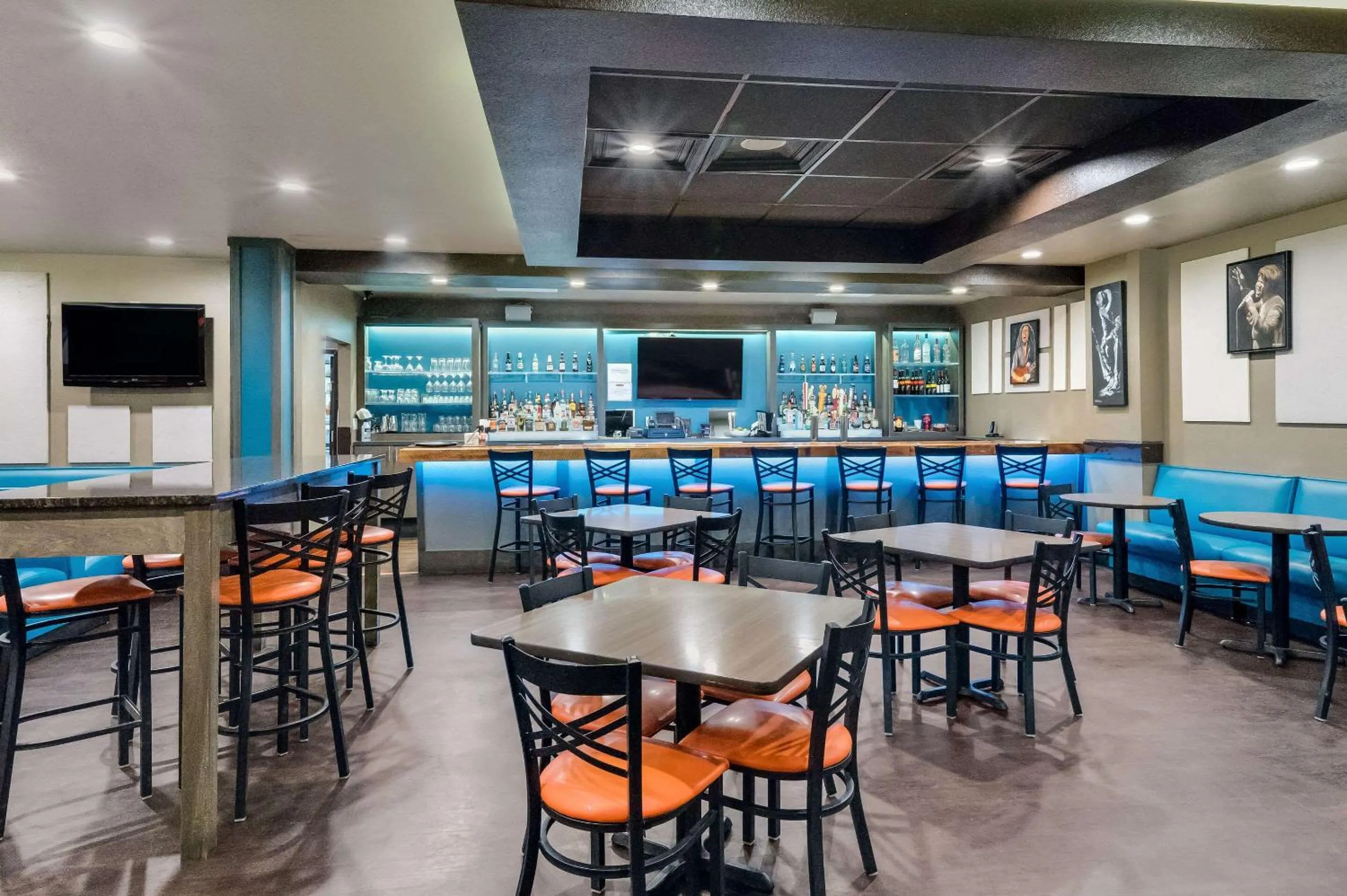 Restaurant/places to eat in Clarion Inn & Suites Russellville I-40