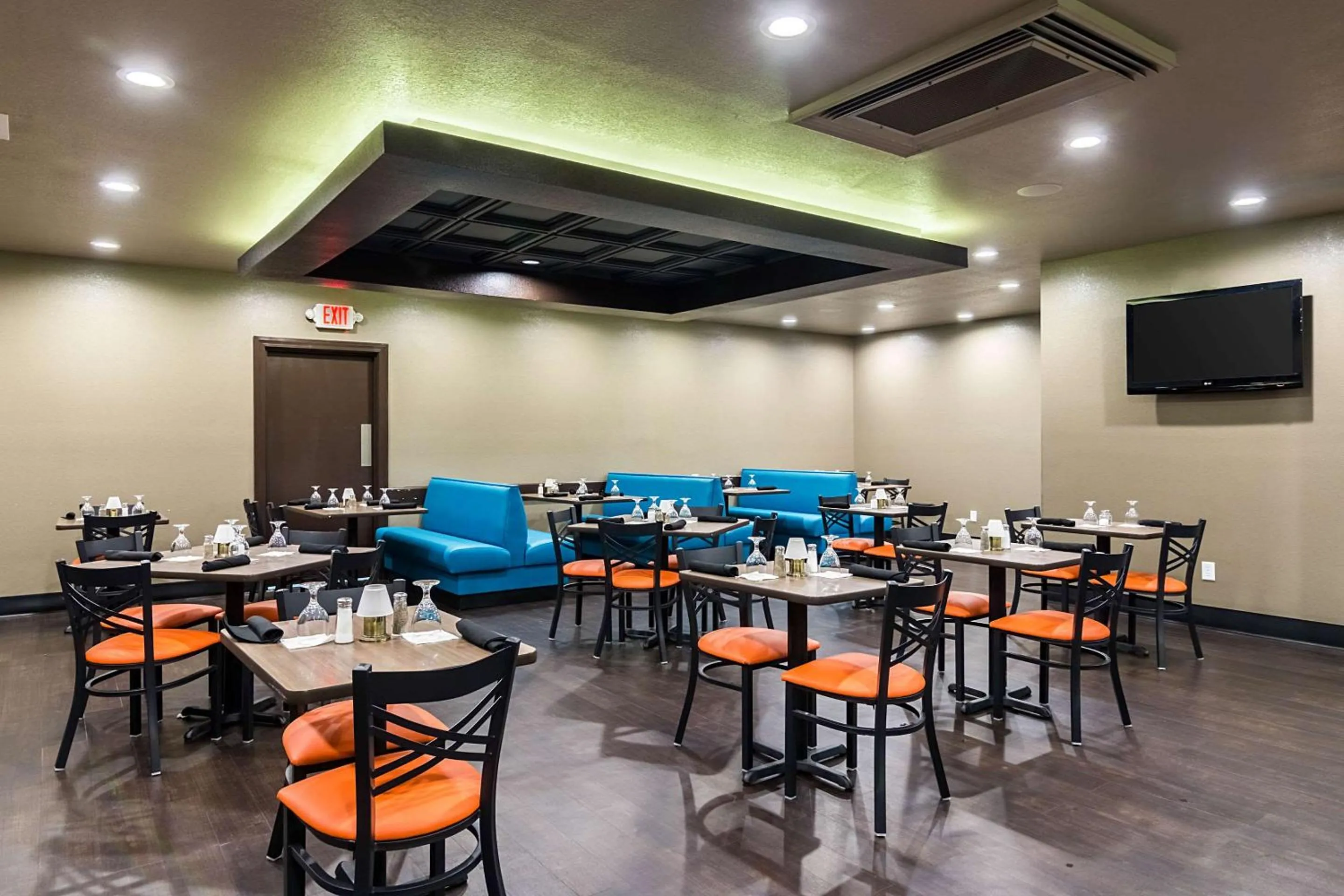 Restaurant/places to eat in Clarion Inn & Suites Russellville I-40