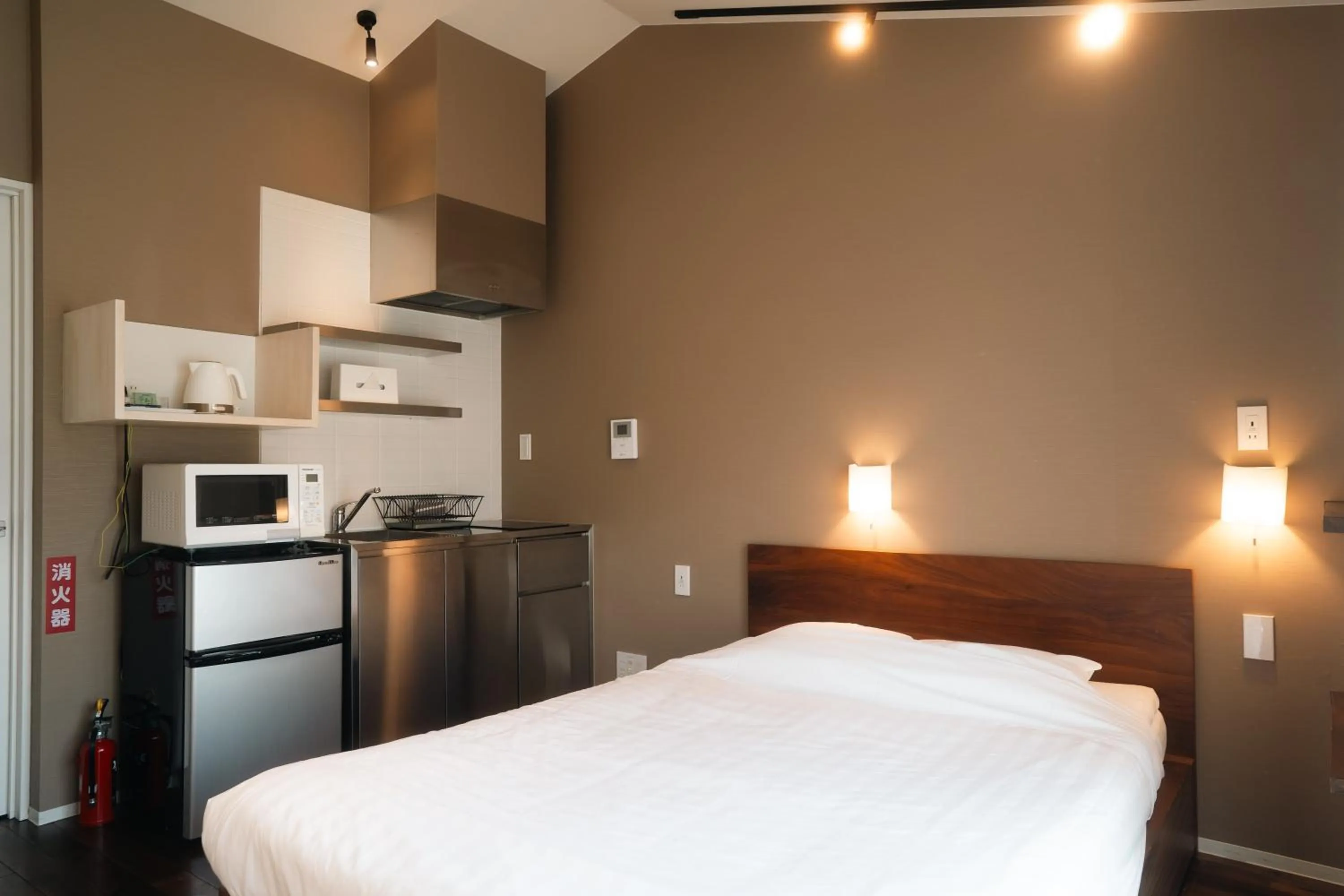 Photo of the whole room, Bed in Condominium MIRAHAKONE