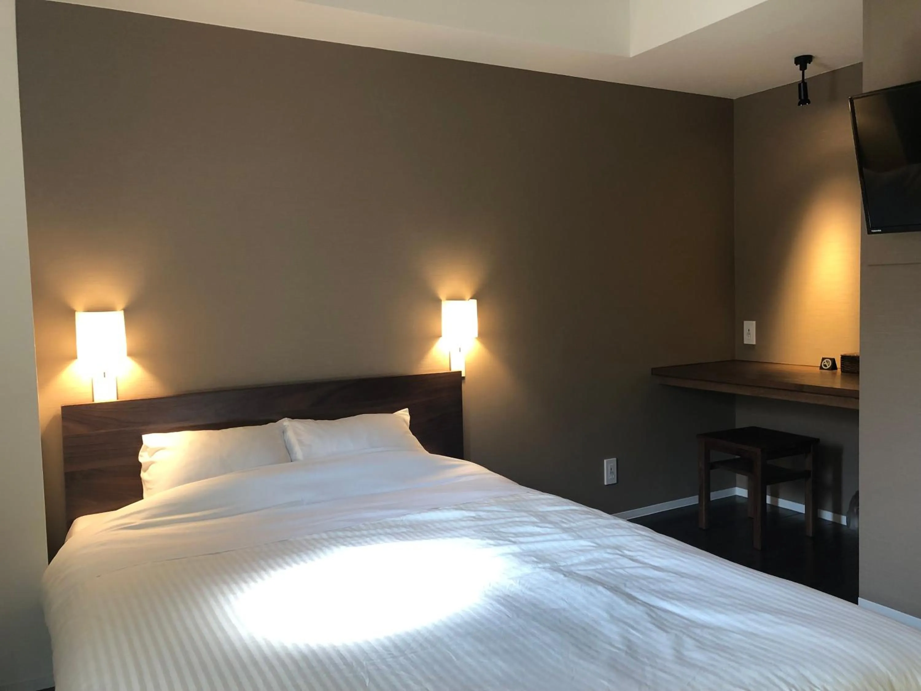 Photo of the whole room, Bed in Condominium MIRAHAKONE