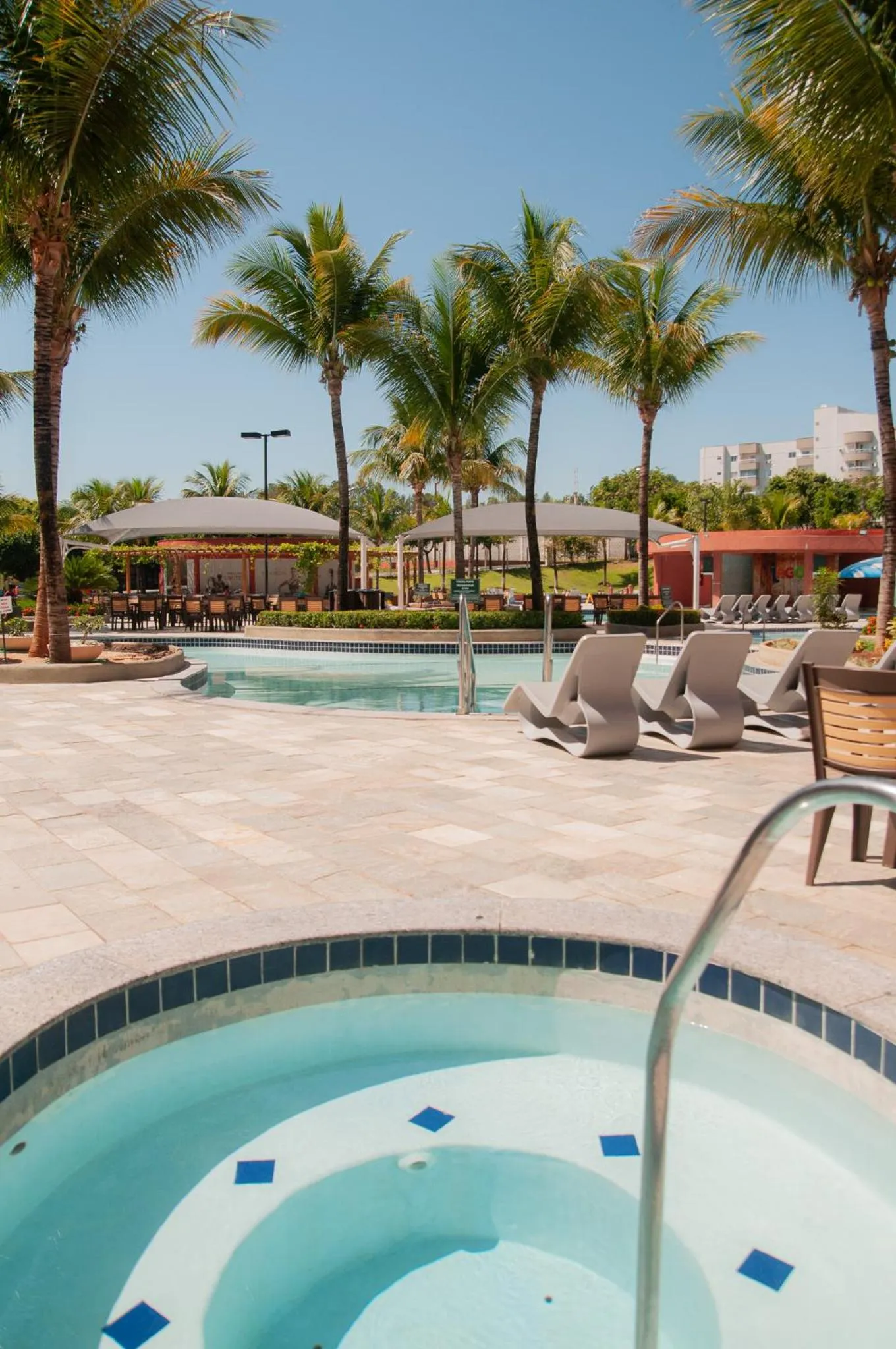 Swimming pool in Lagoa Quente Hotel - LAGOA OFICIAL