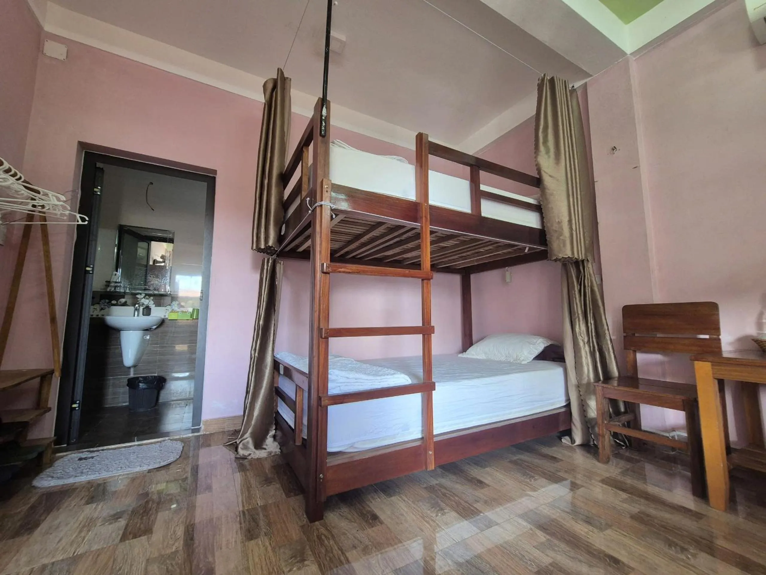 Bedroom, Bed in Phong Nha Ecolodge Homestay & Tours - Mountain View