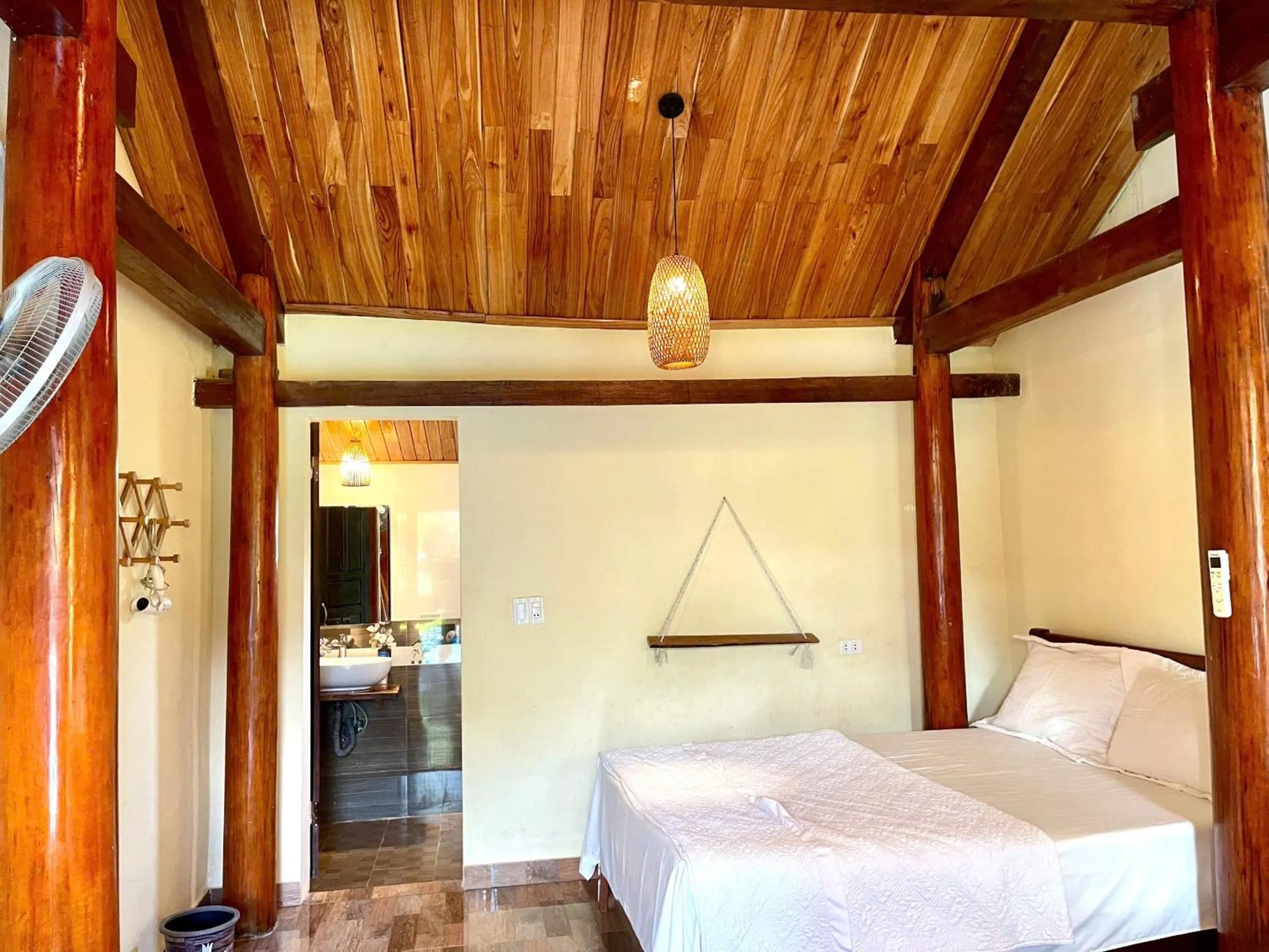 Bedroom, Bed in Phong Nha Ecolodge Homestay & Tours - Mountain View
