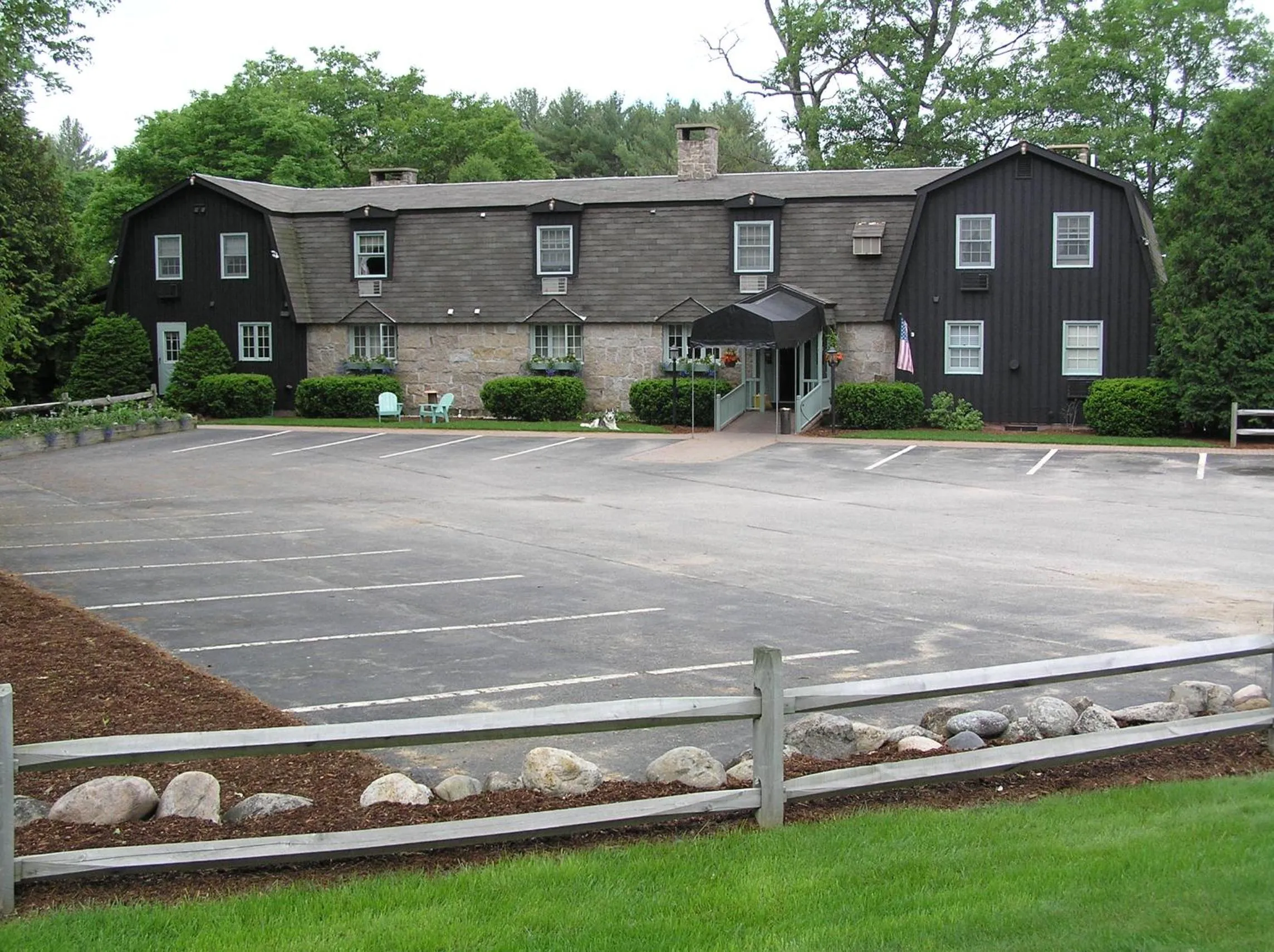 Facade/entrance in Old Field House