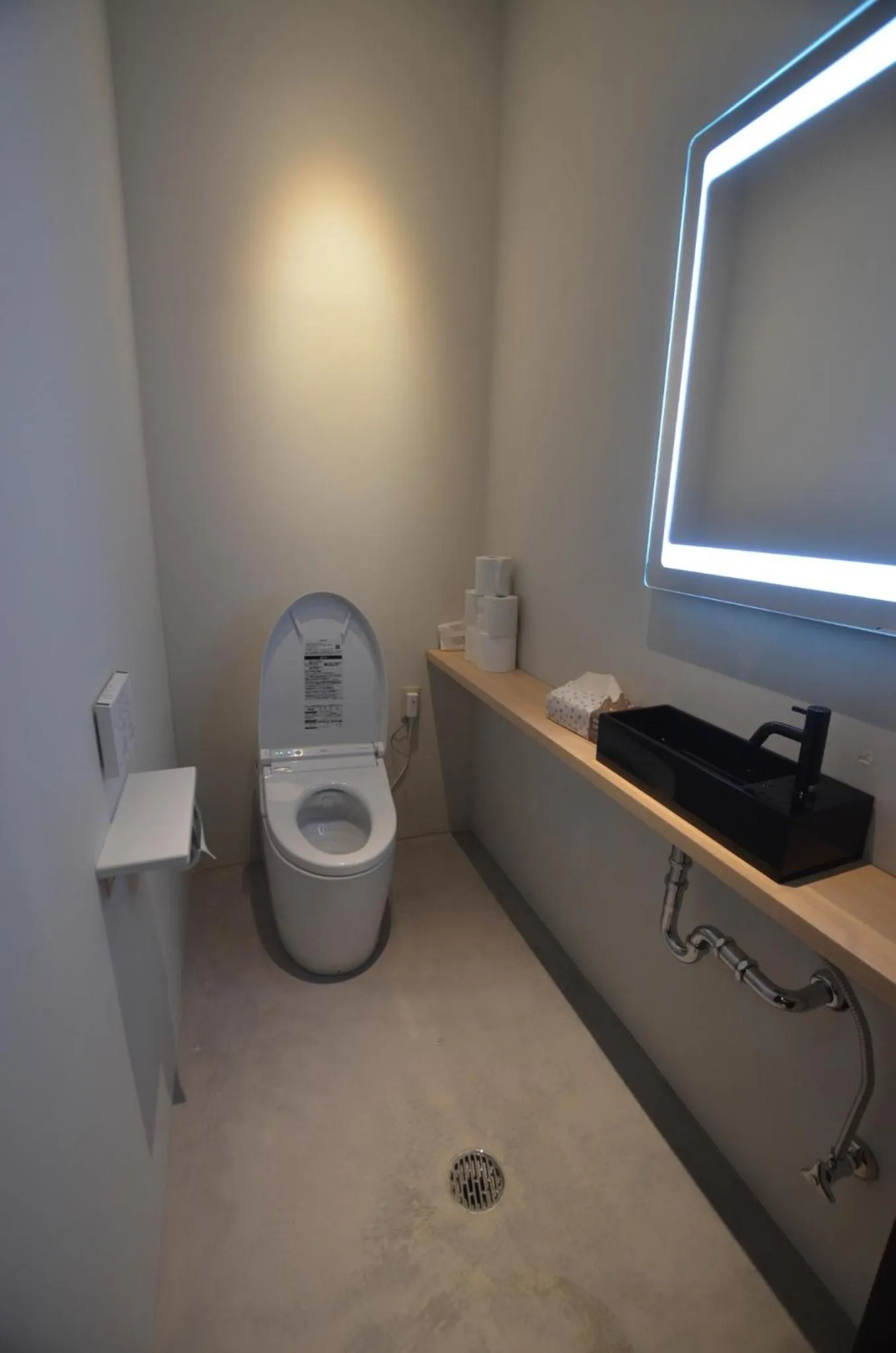 Toilet in LESTEL NAHA