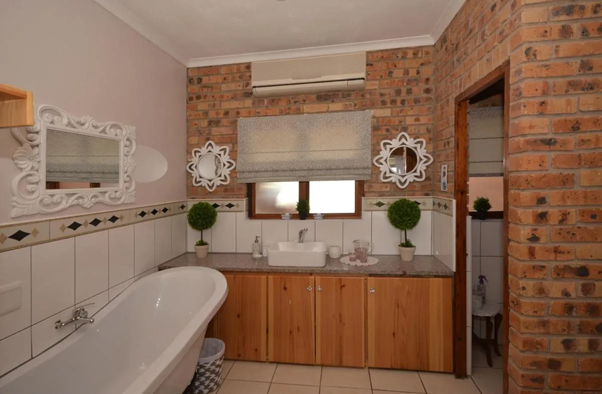 Bath in IRONWOOD LODGE