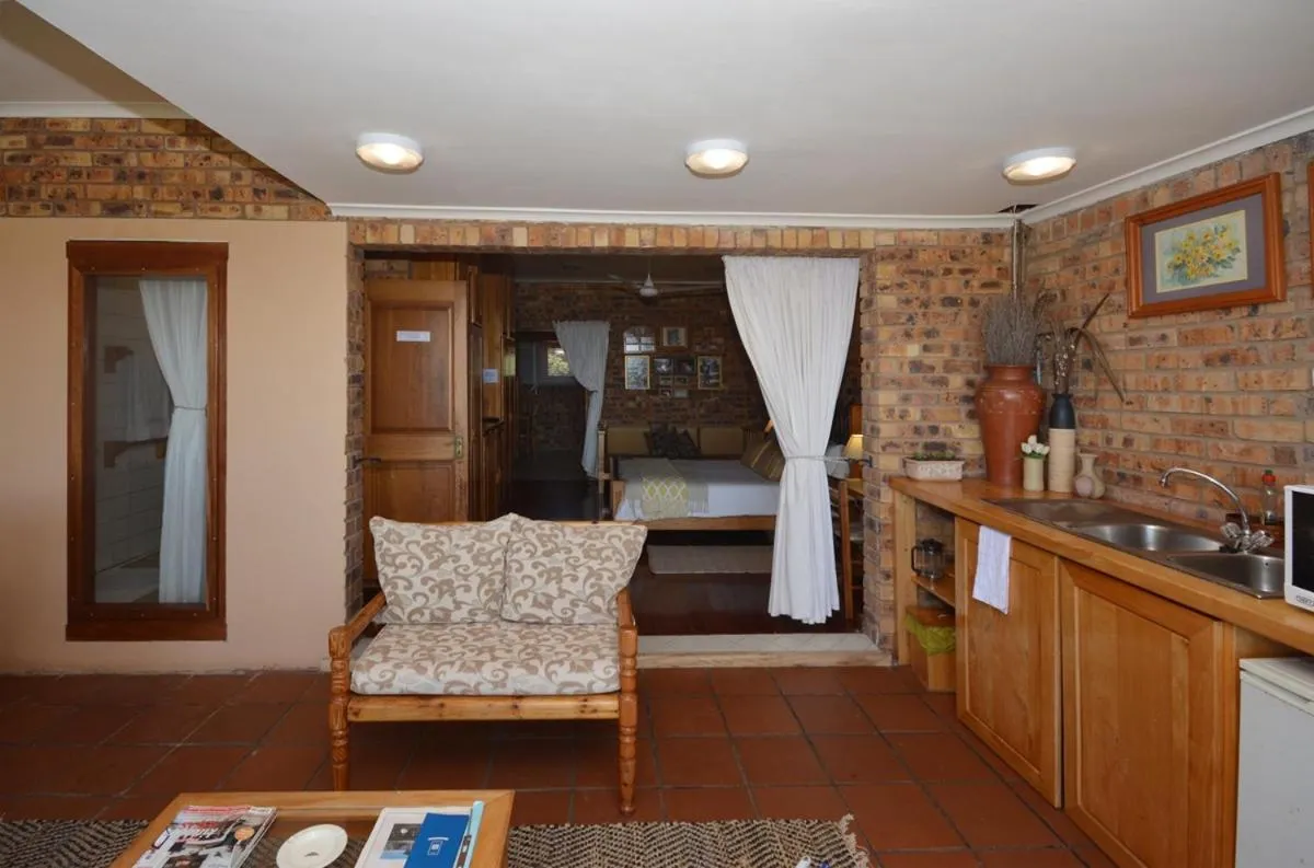 Kitchen or kitchenette in IRONWOOD LODGE