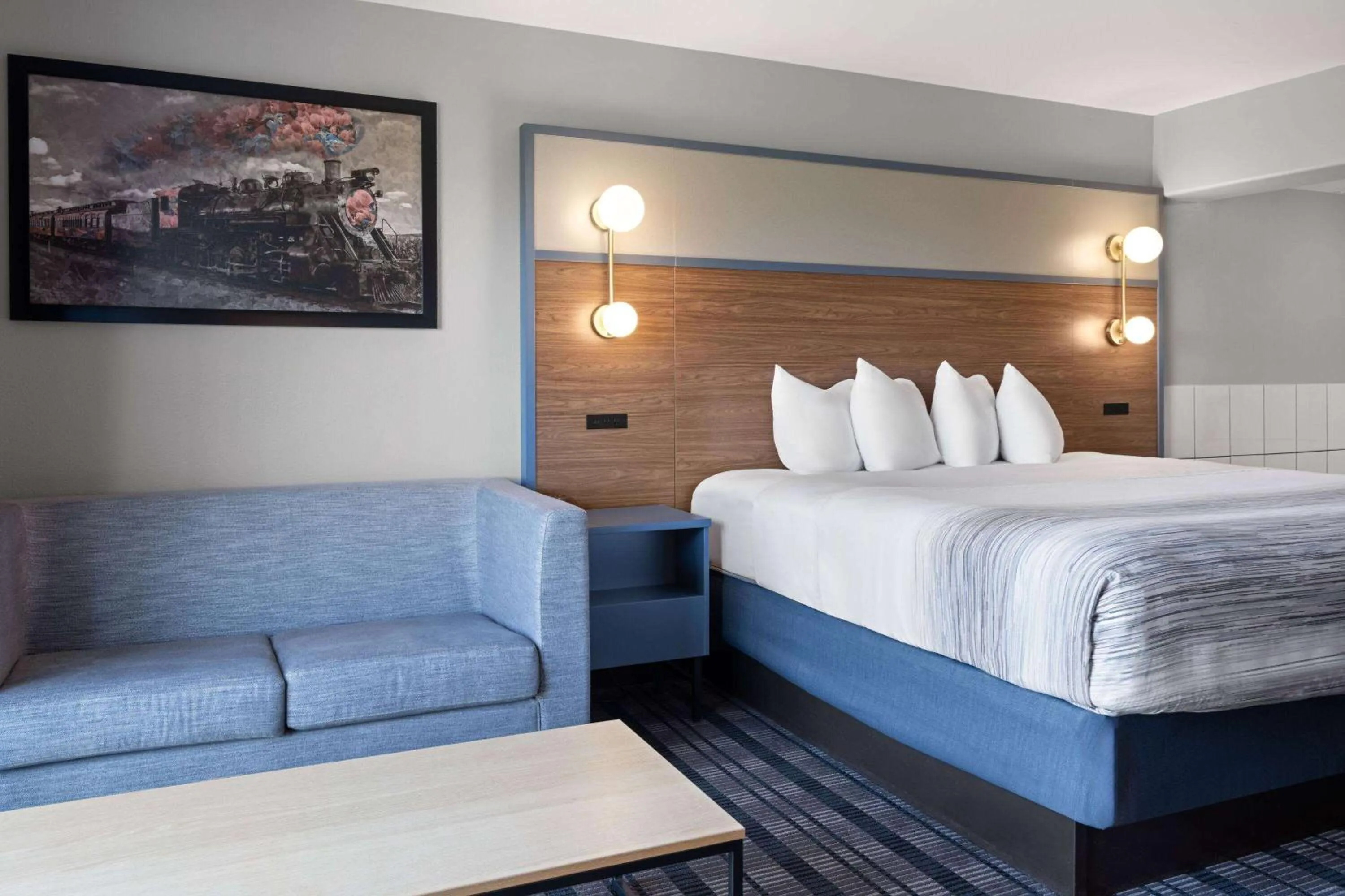 Bath, Bed in AmericInn by Wyndham Beaver Dam